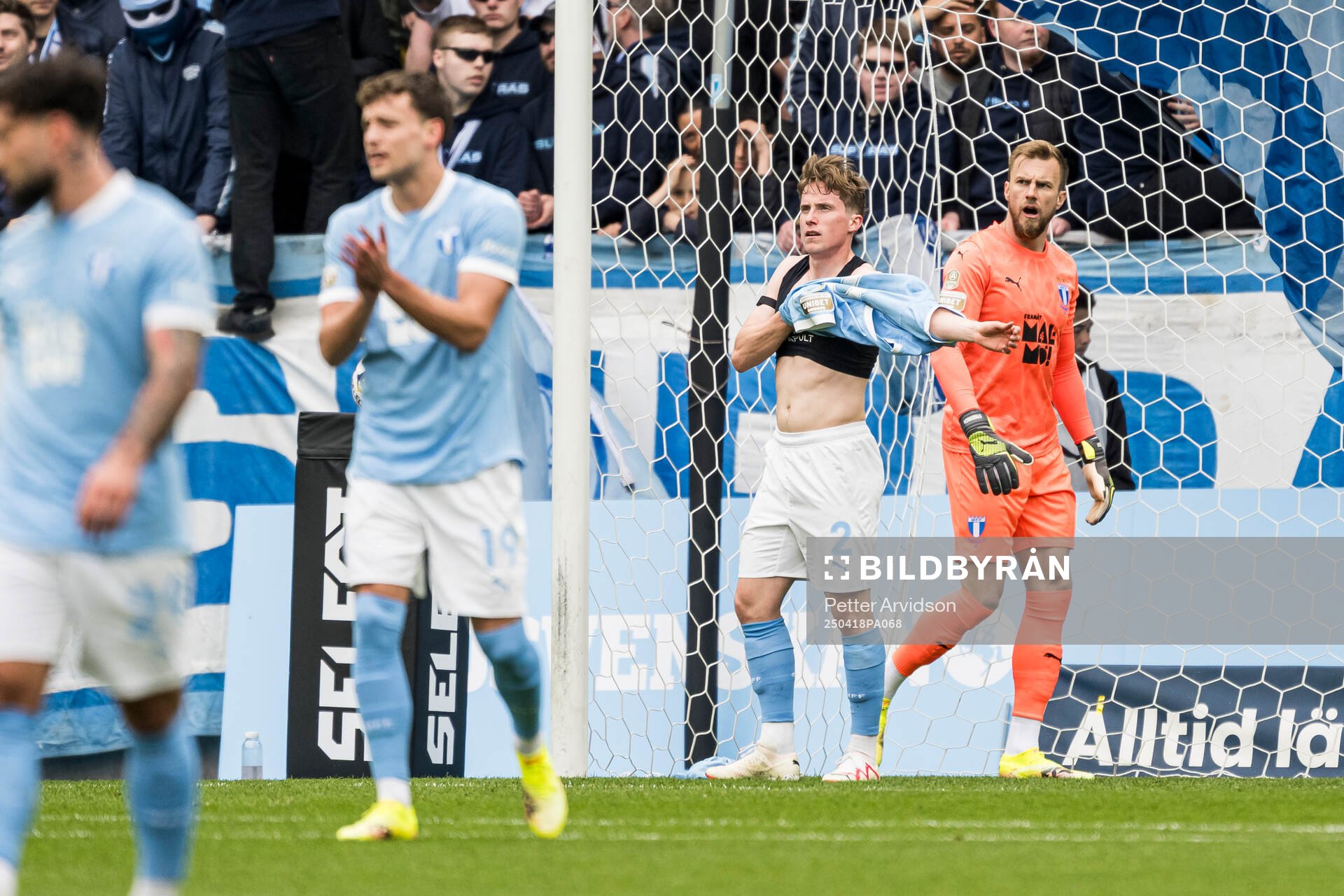 Malmö FFs Johan Karlsson och målvakt Ricardo Friedrich