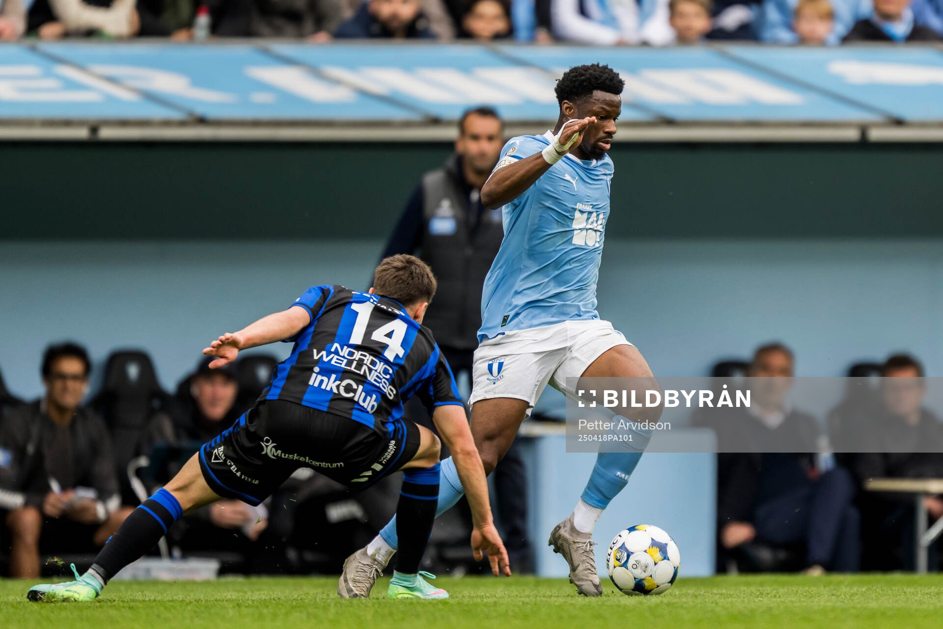 Malmö FFs Emmanuel Ekong och Sirius Leo Walta