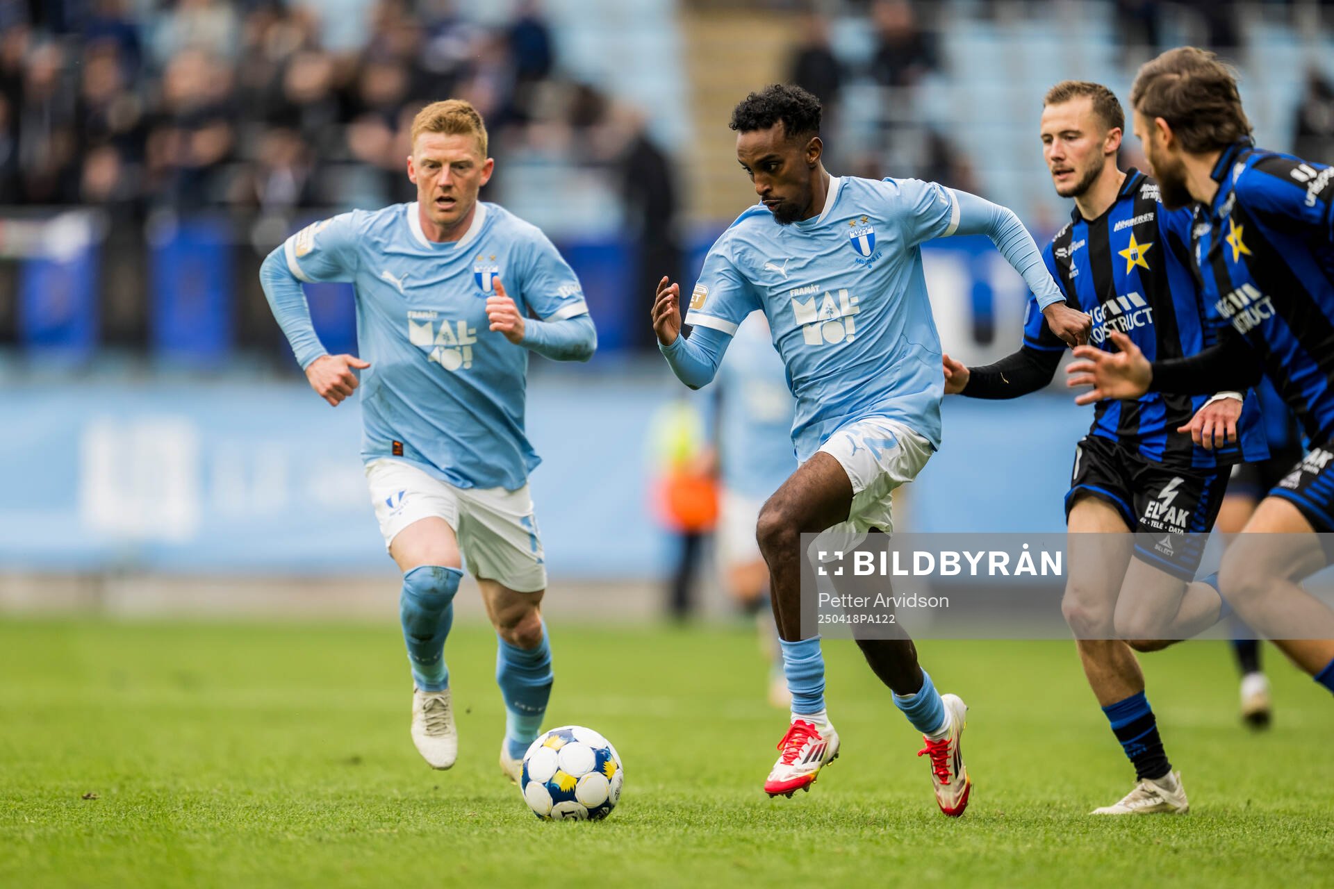 Malmö FFs Anders Christiansen och Taha Ali under fotbollsmatchen i Allsvenskan mellan Malmö FF och Sirius den 18 april 2025 i Malmö. 