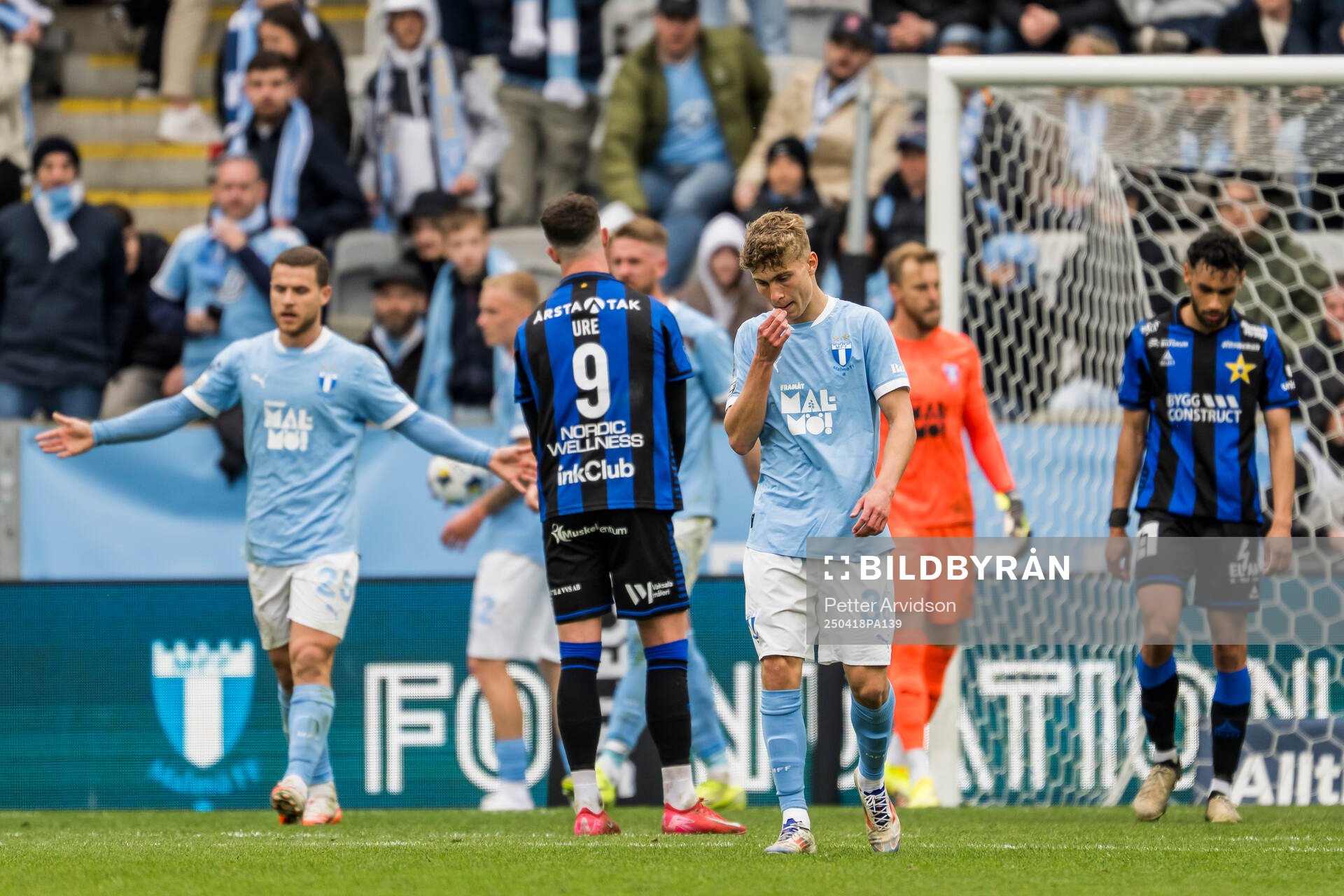 Malmö FFs Hugo Bolin deppar