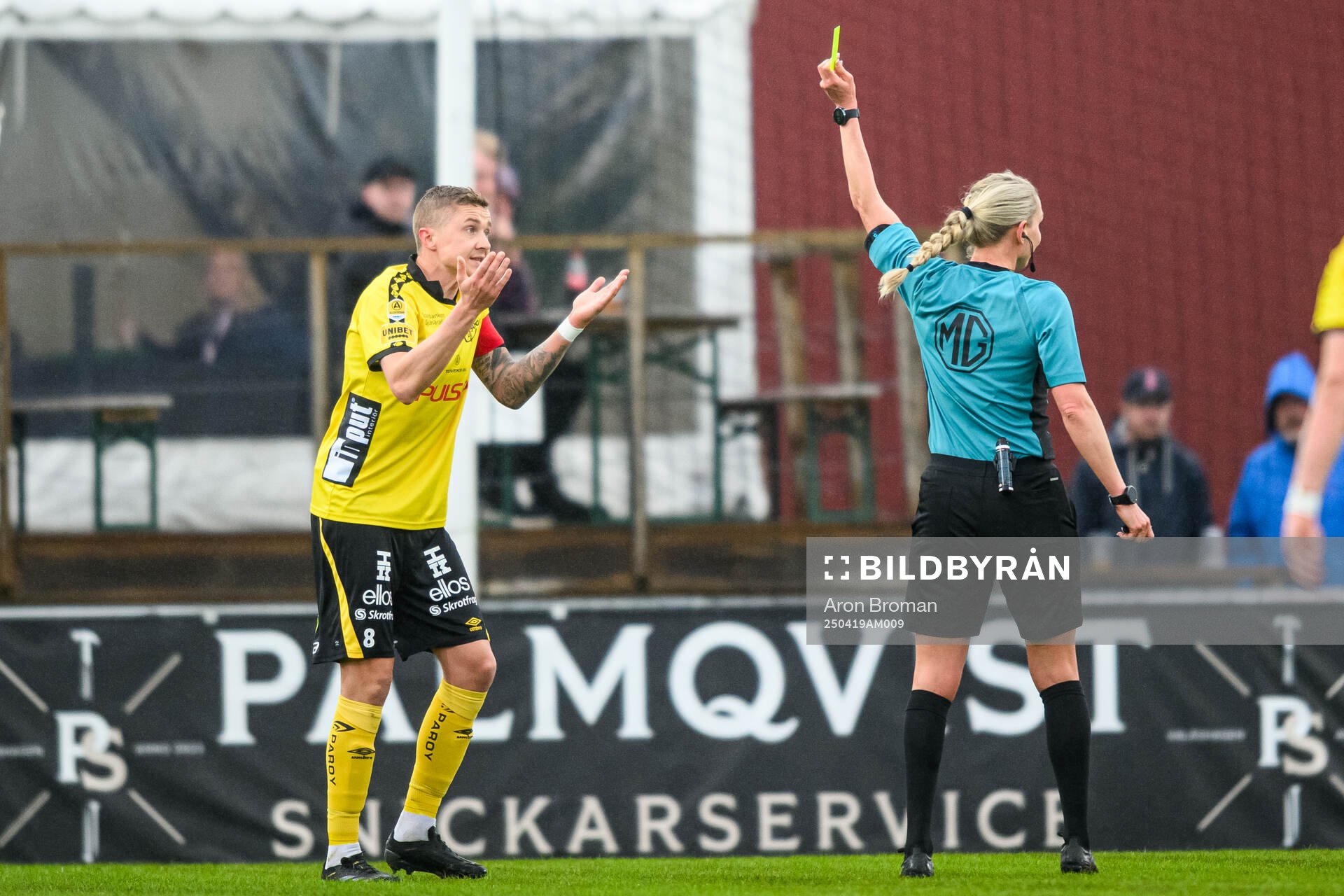 Elfsborgs Sebastian Holmen tilldelas gult kort
