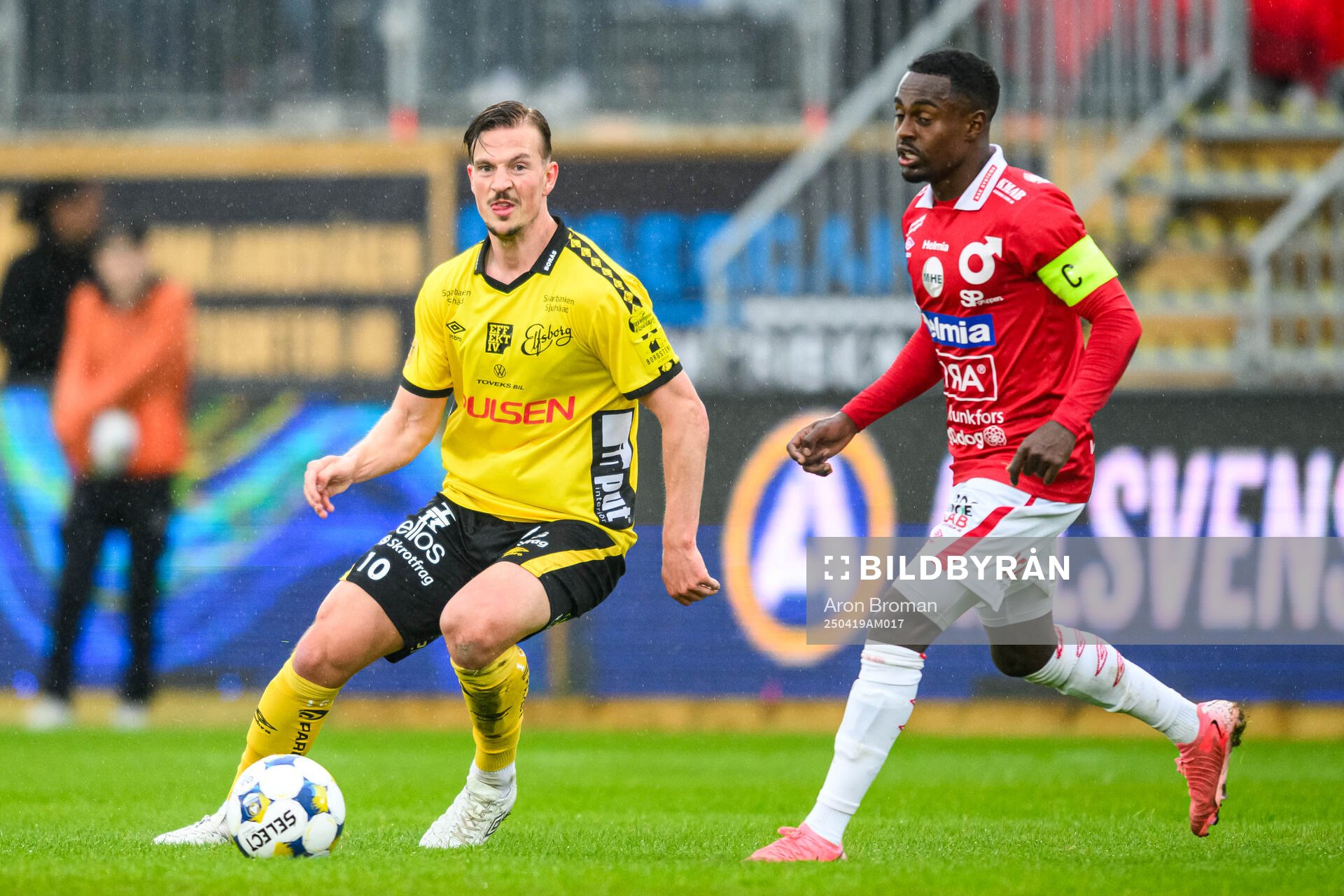 Elfsborgs Simon Olsson och Degerfors Nahom Netabay