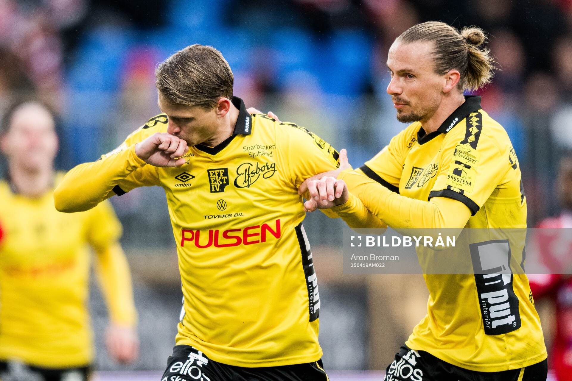 Elfsborgs Simon Hedlund jublar med Niklas Hult