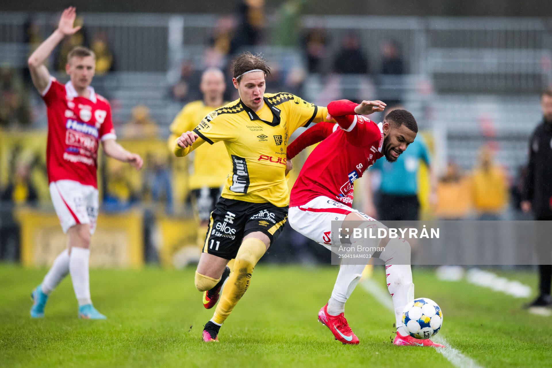 Elfsborgs Taylor Silverholt och Degerfors Leon Hien