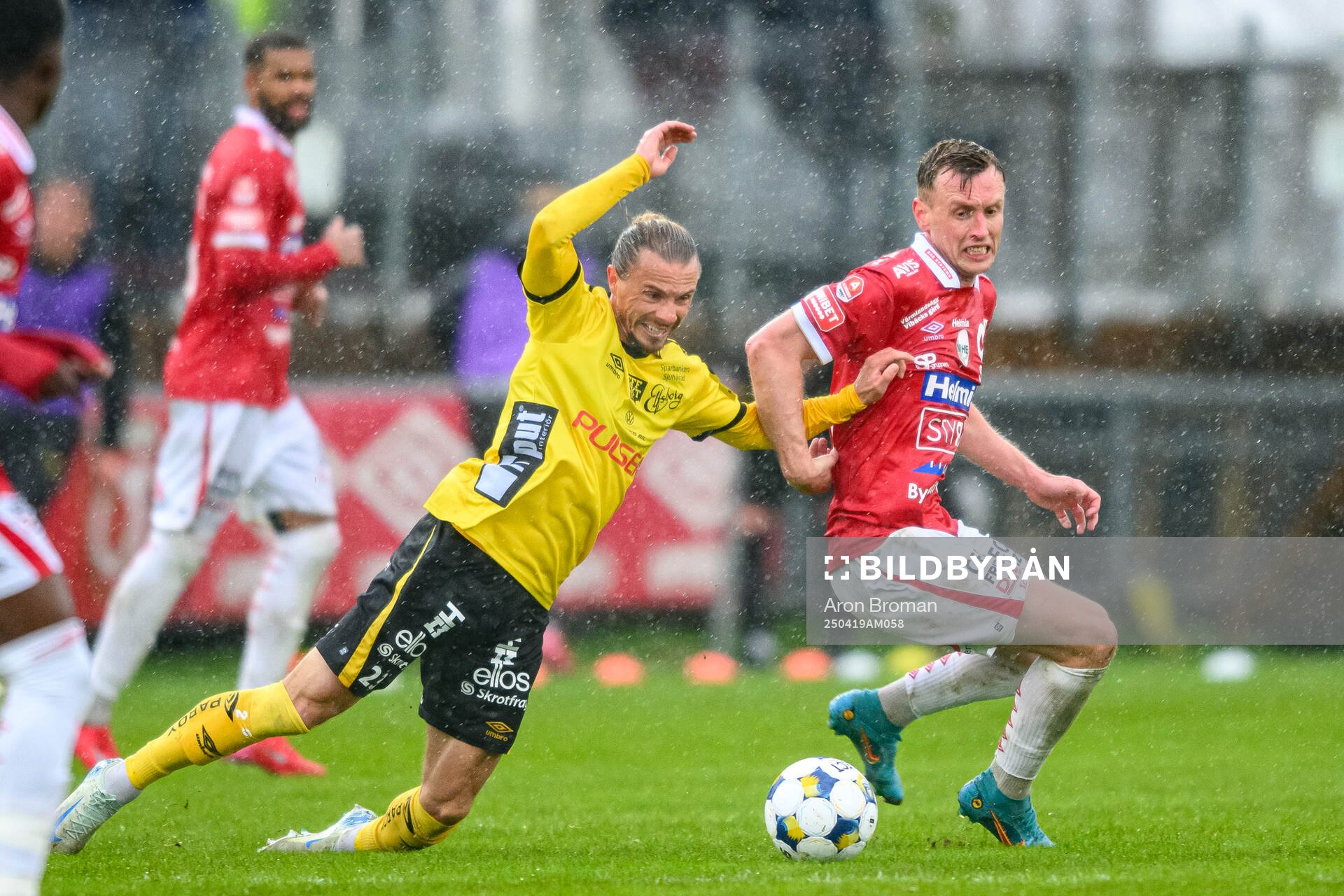 Elfsborgs Niklas Hult och Degerfors Sebastian Ohlsson