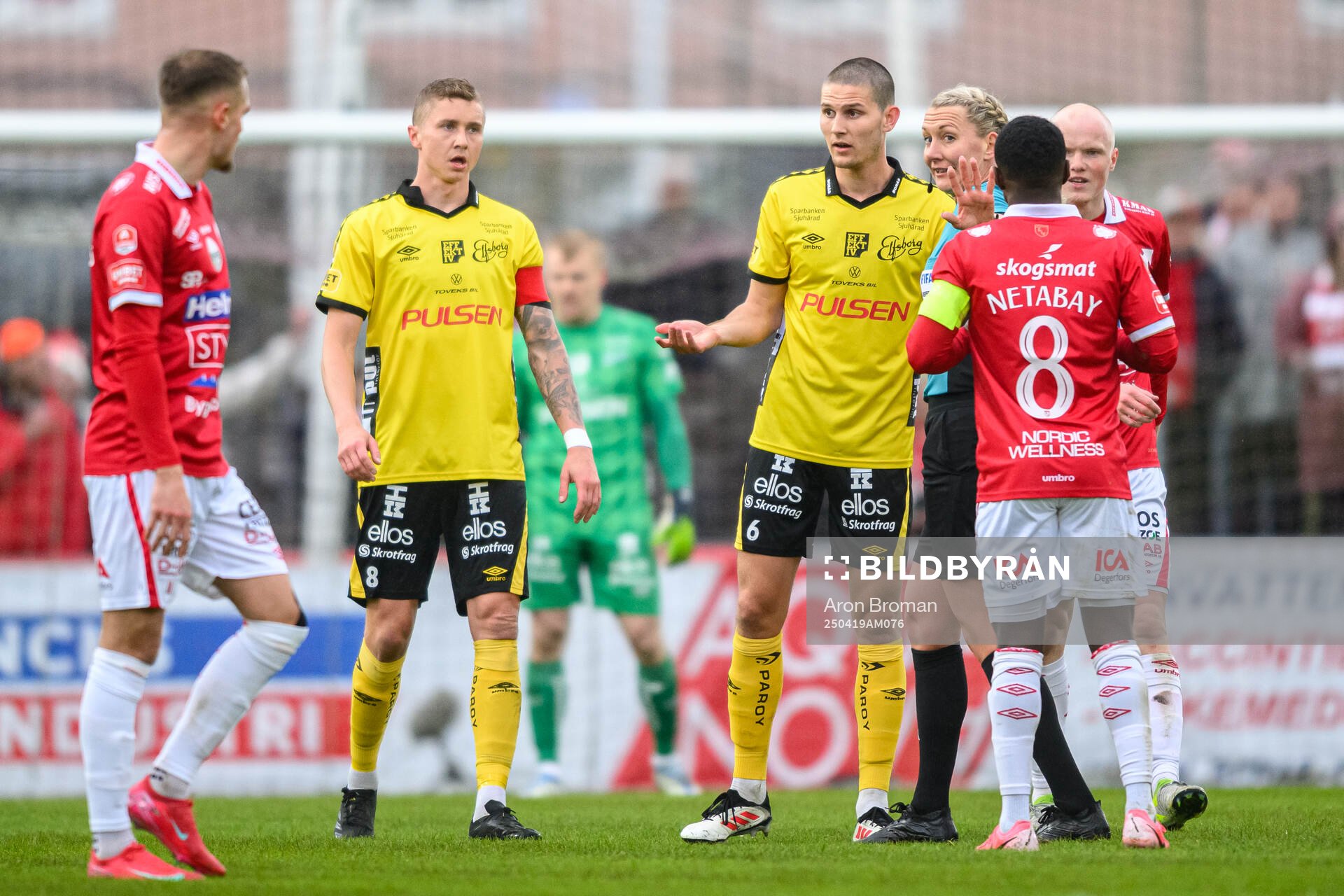Elfsborgs Rasmus Wikström och Domare Tess Olofsson