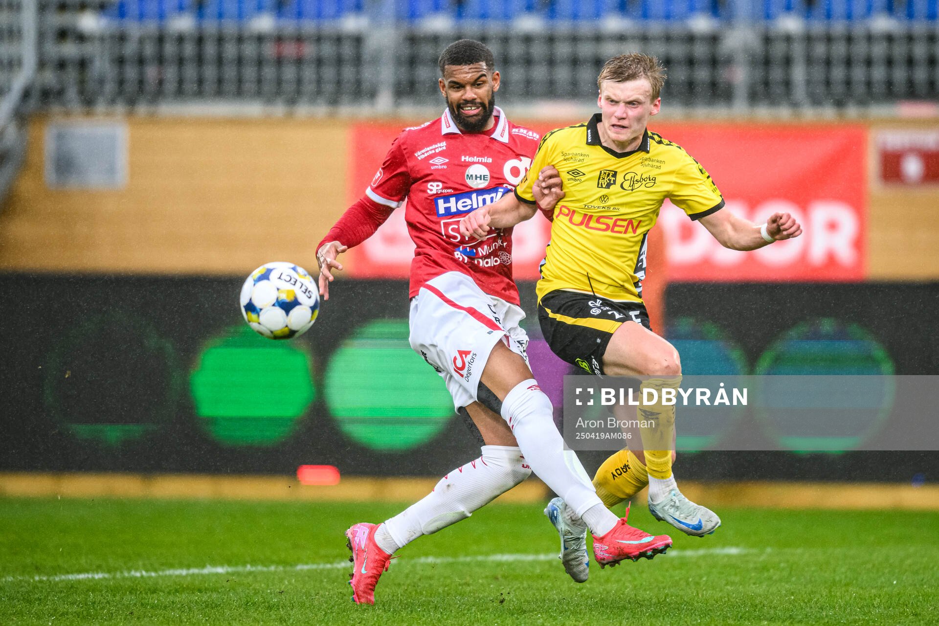 Degerfors Leon Hien och Elfsborgs Ari Sigurpálsson