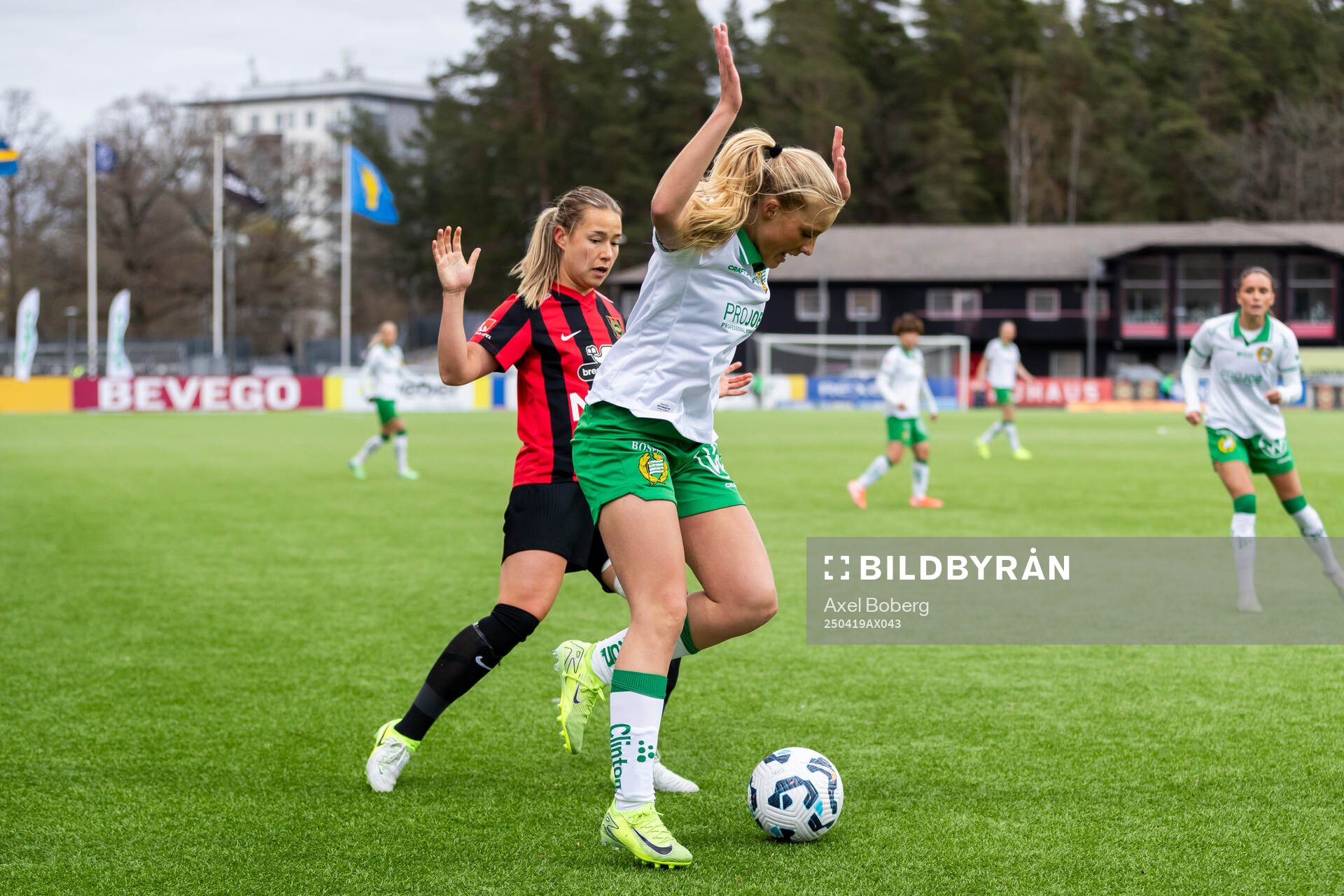 Hammarbys Smilla Holmberg och Brommapojkarnas Emma Engström