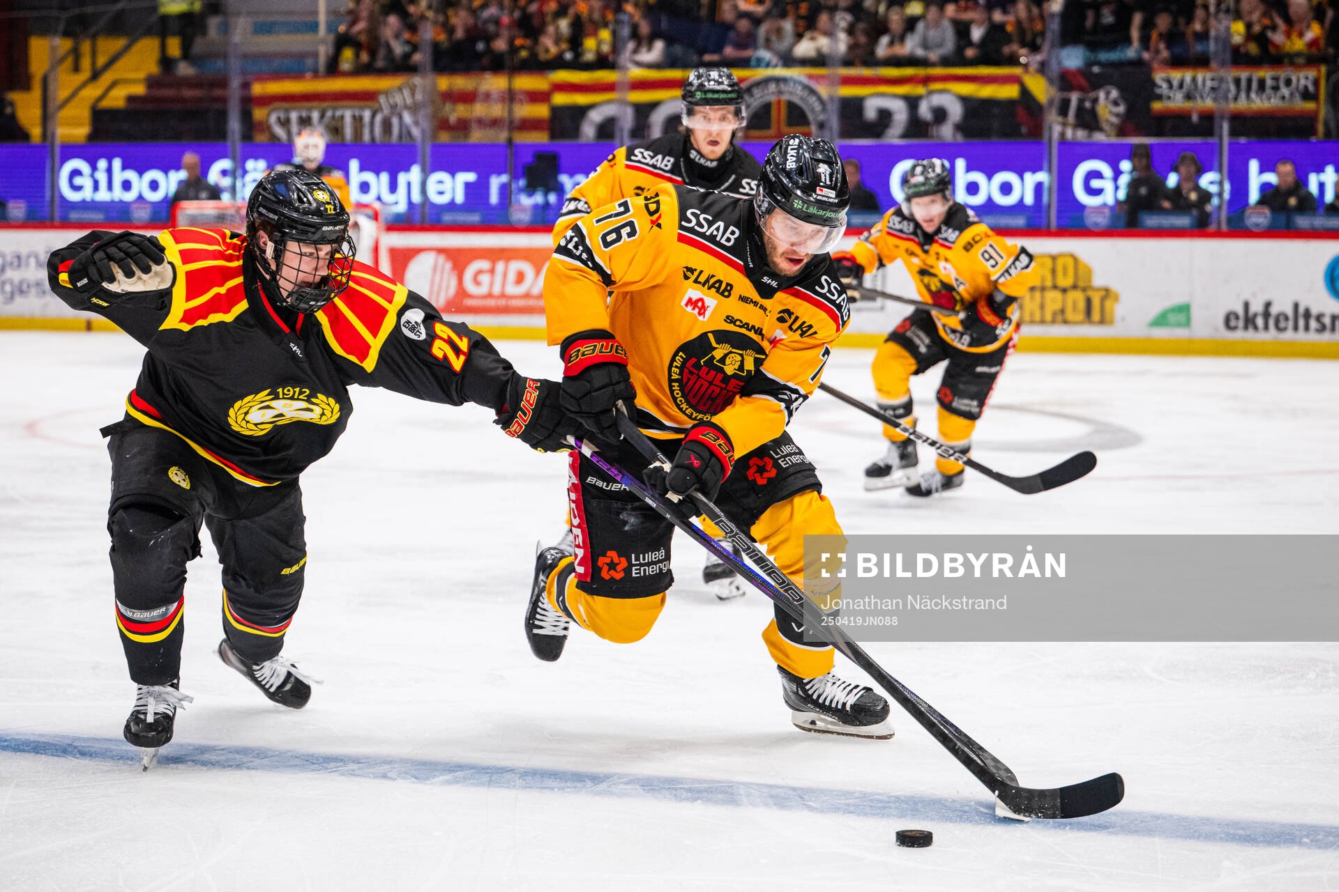 Brynäs Leo Sundqvist och Luleås Anton Levtchi