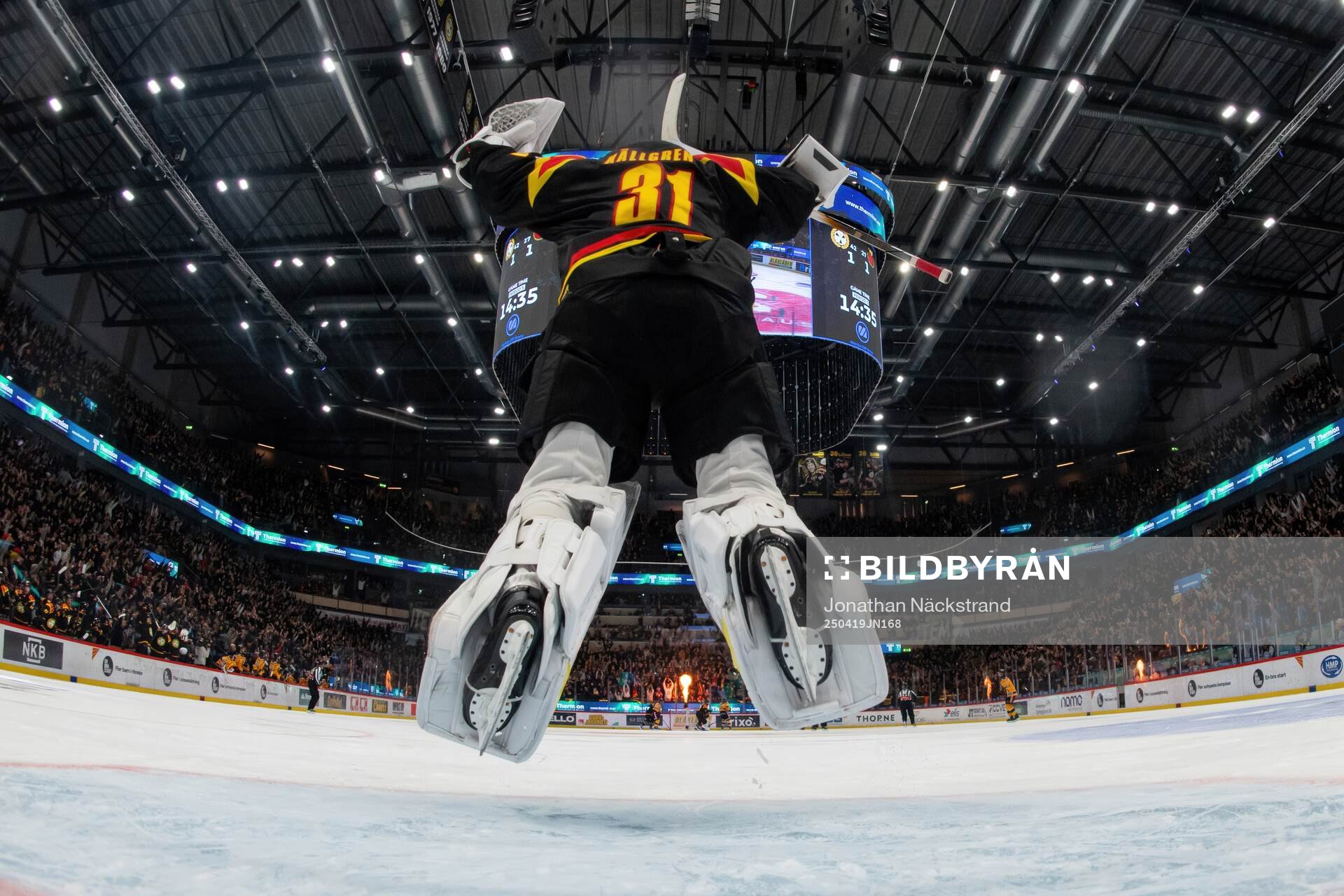Brynäs målvakt Erik Källgren jublar
