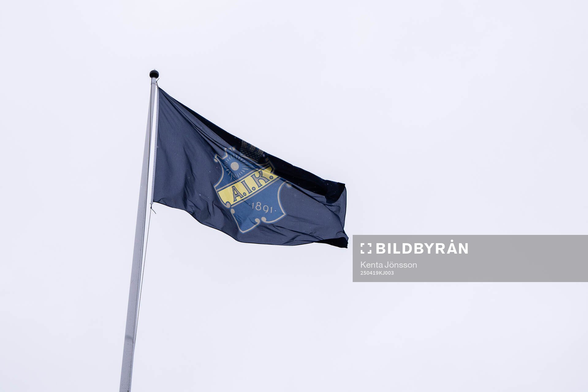 En flagga med AIKs logotyp