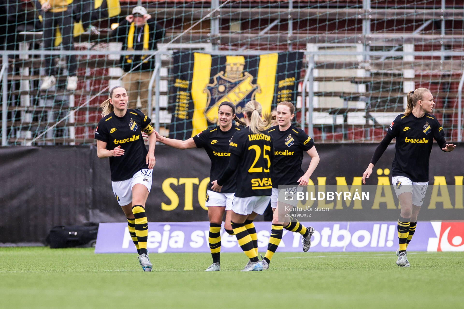 AIKs Jennie Nordin, Daniella Famili och Olivia Lindstedt