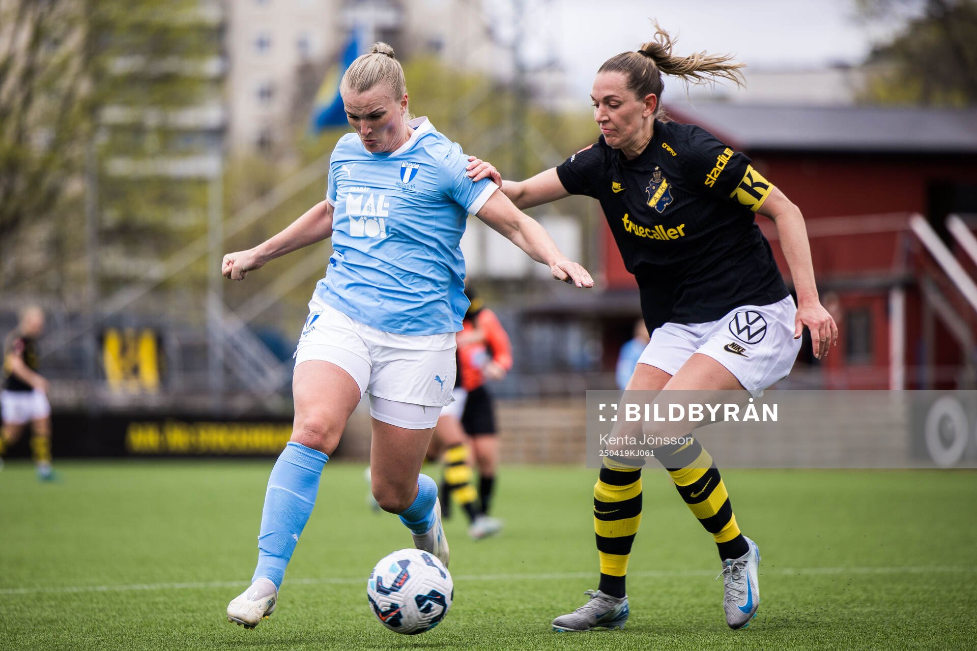 Malmö FFs Lovisa Gustafsson och AIKs Jennie Nordin
