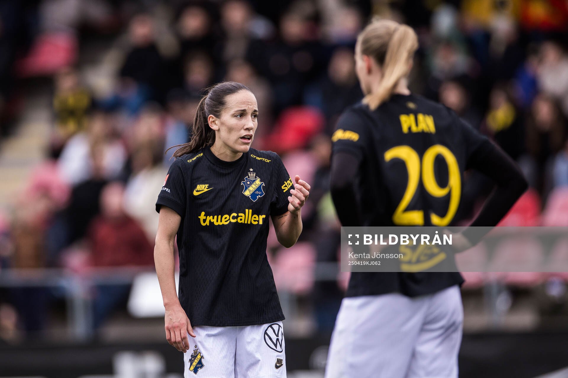 AIKs Anna Oskarsson och Matilda Plan deppar