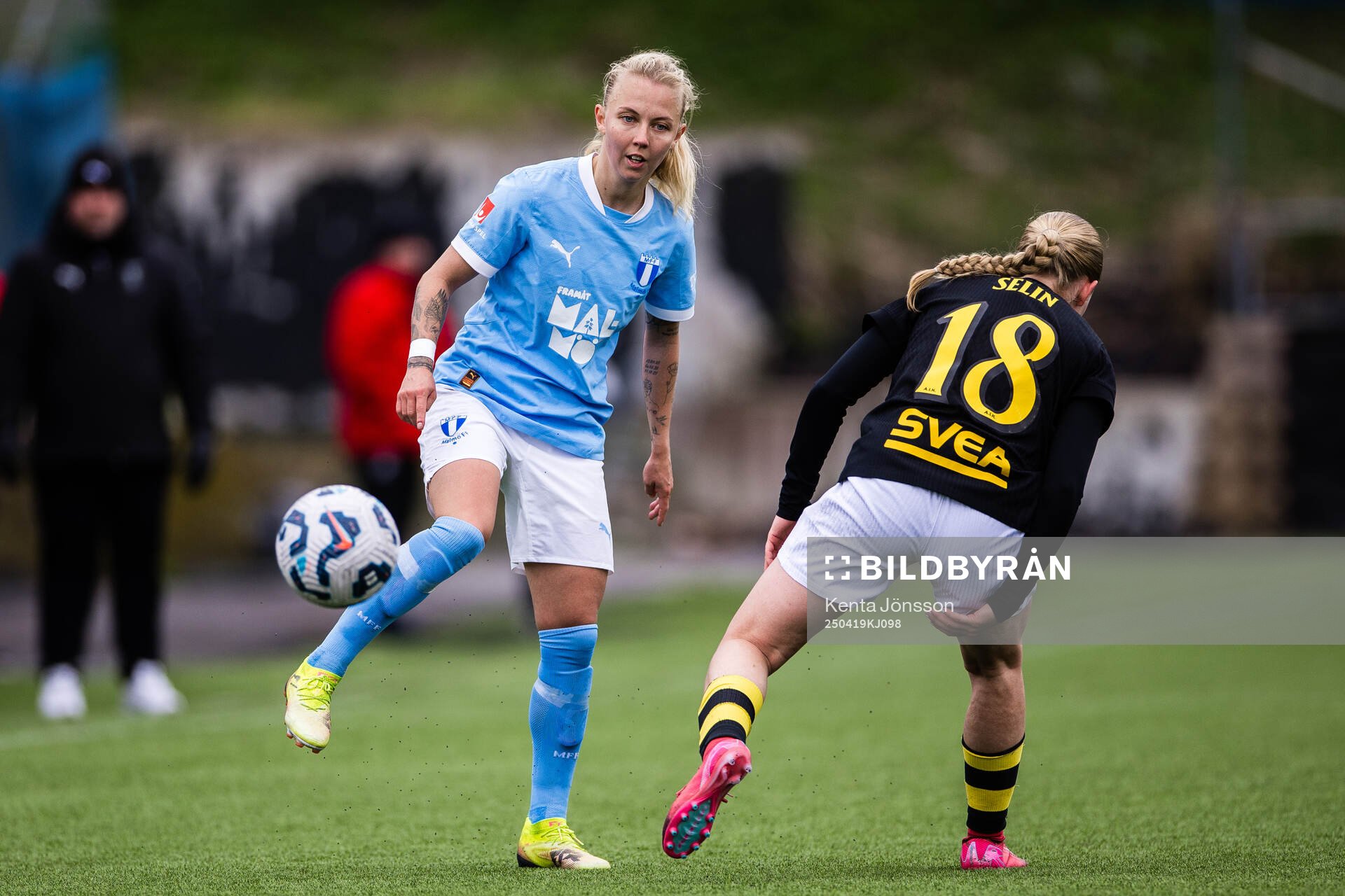 Malmö FFs Nathalie Hoff Persson och AIKs Nova Selin