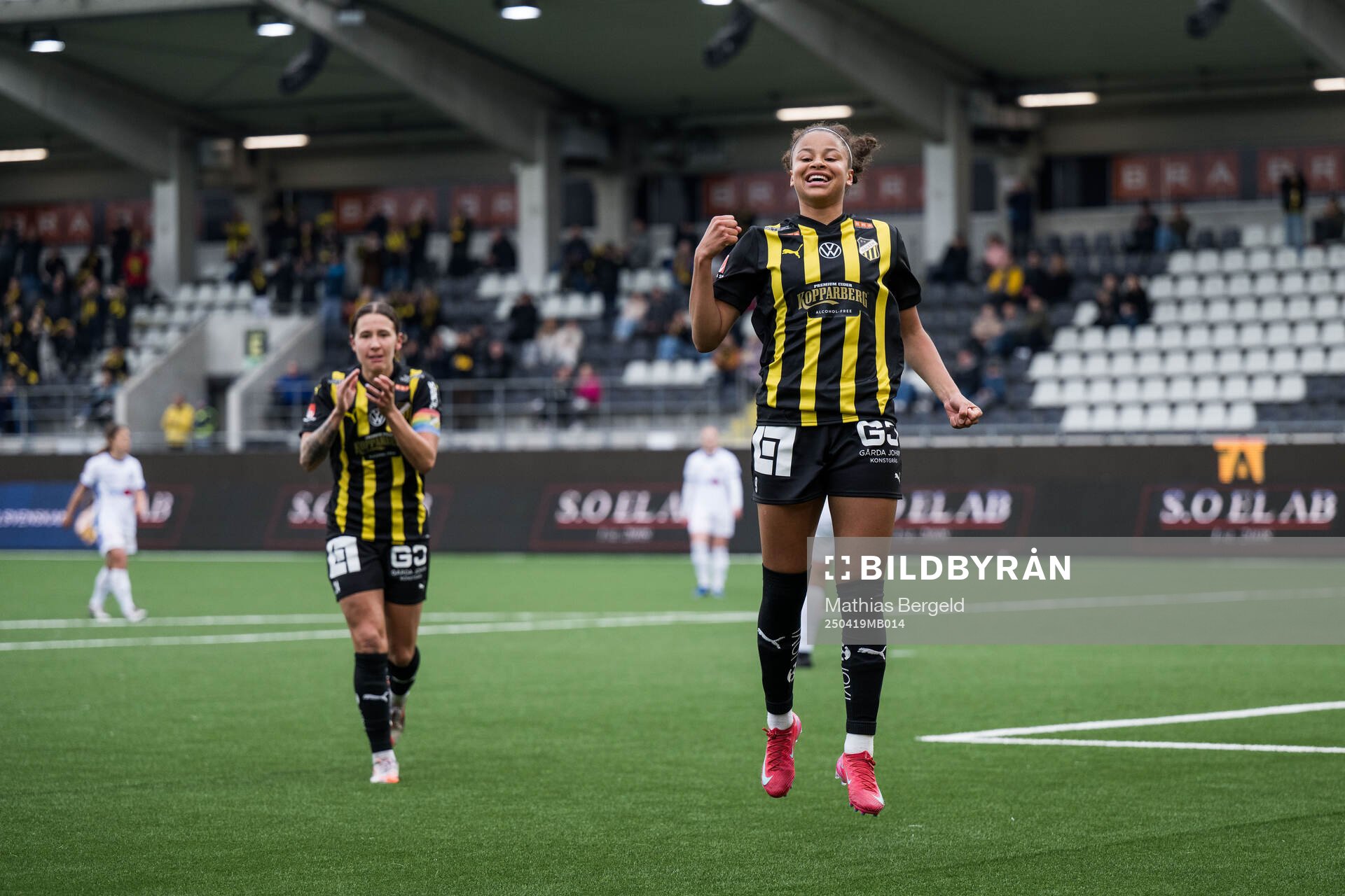Häckens Felicia Schröder jublar