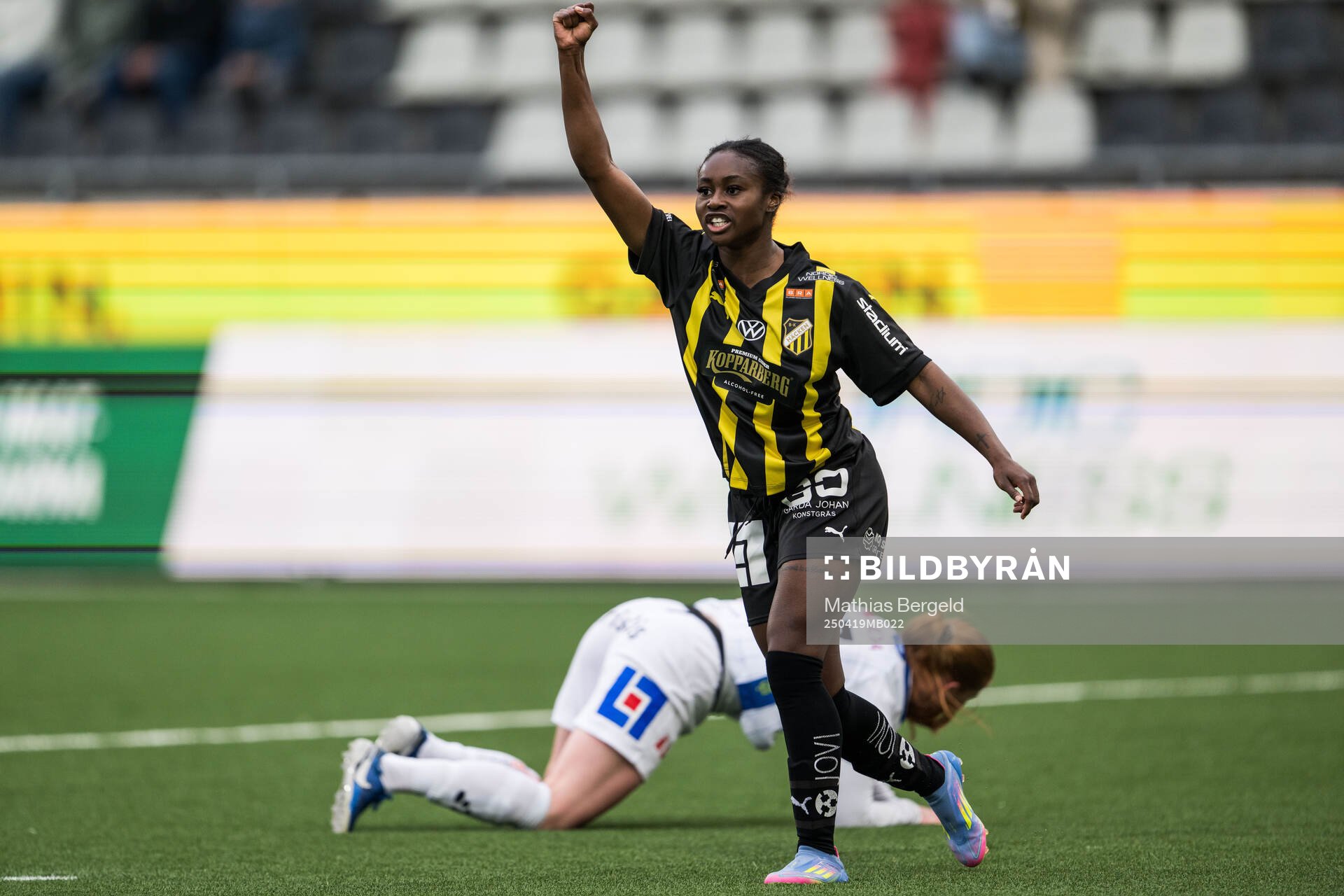 Häckens Monica Jusu Bah jublar