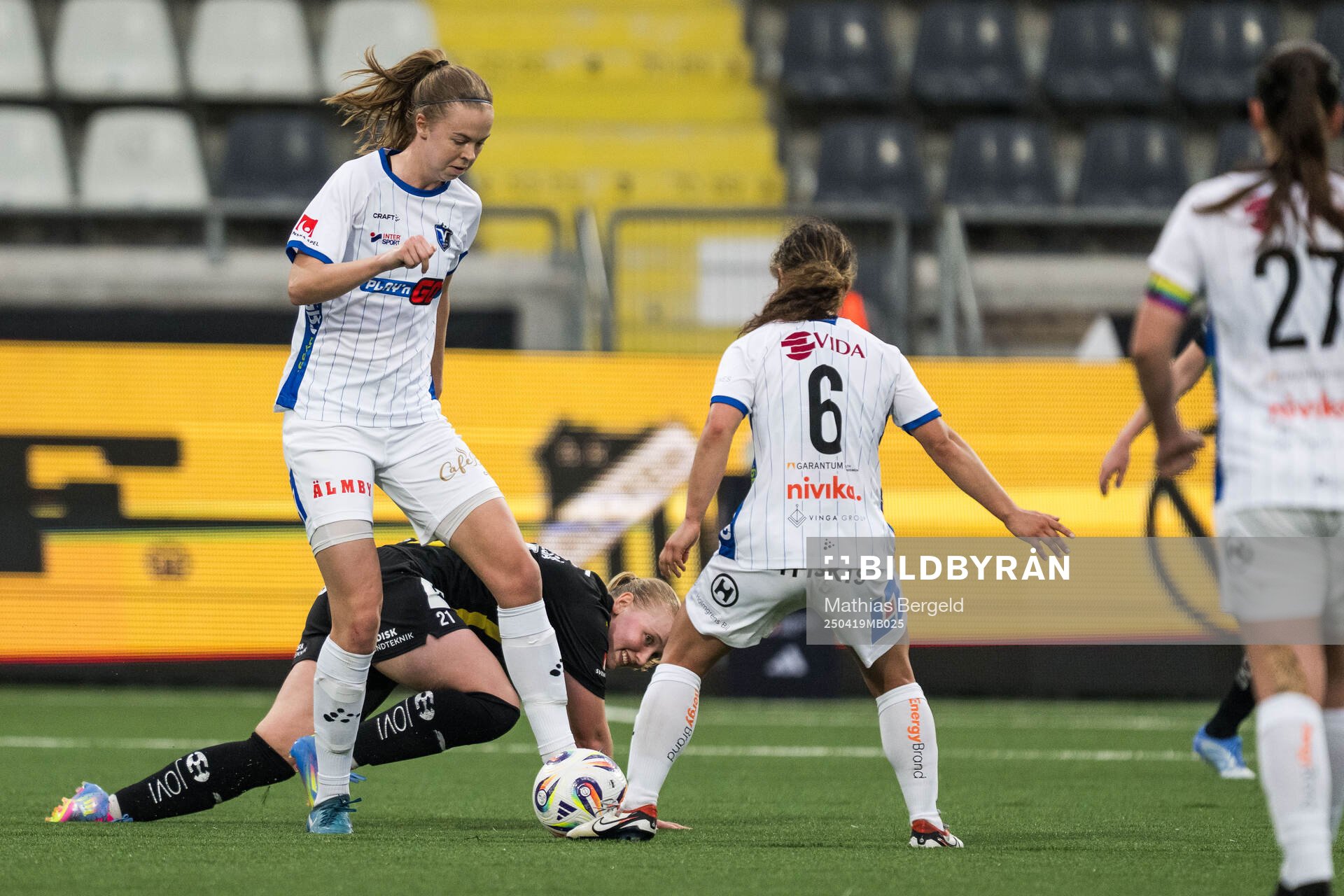 Växjö DFFs Elin Nilsson och Häckens Johanna Fossdalsá