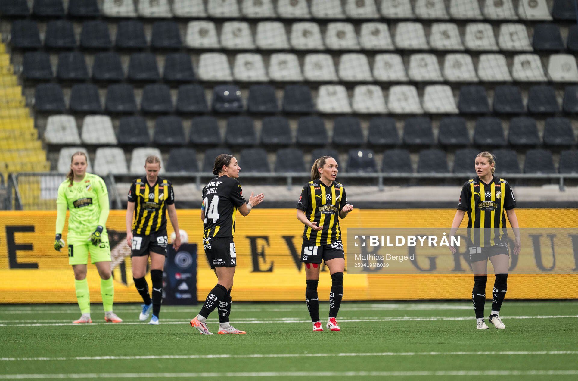 Häckens målvakt Fanney Birkisdottir, Emma Östlund, Tabby
