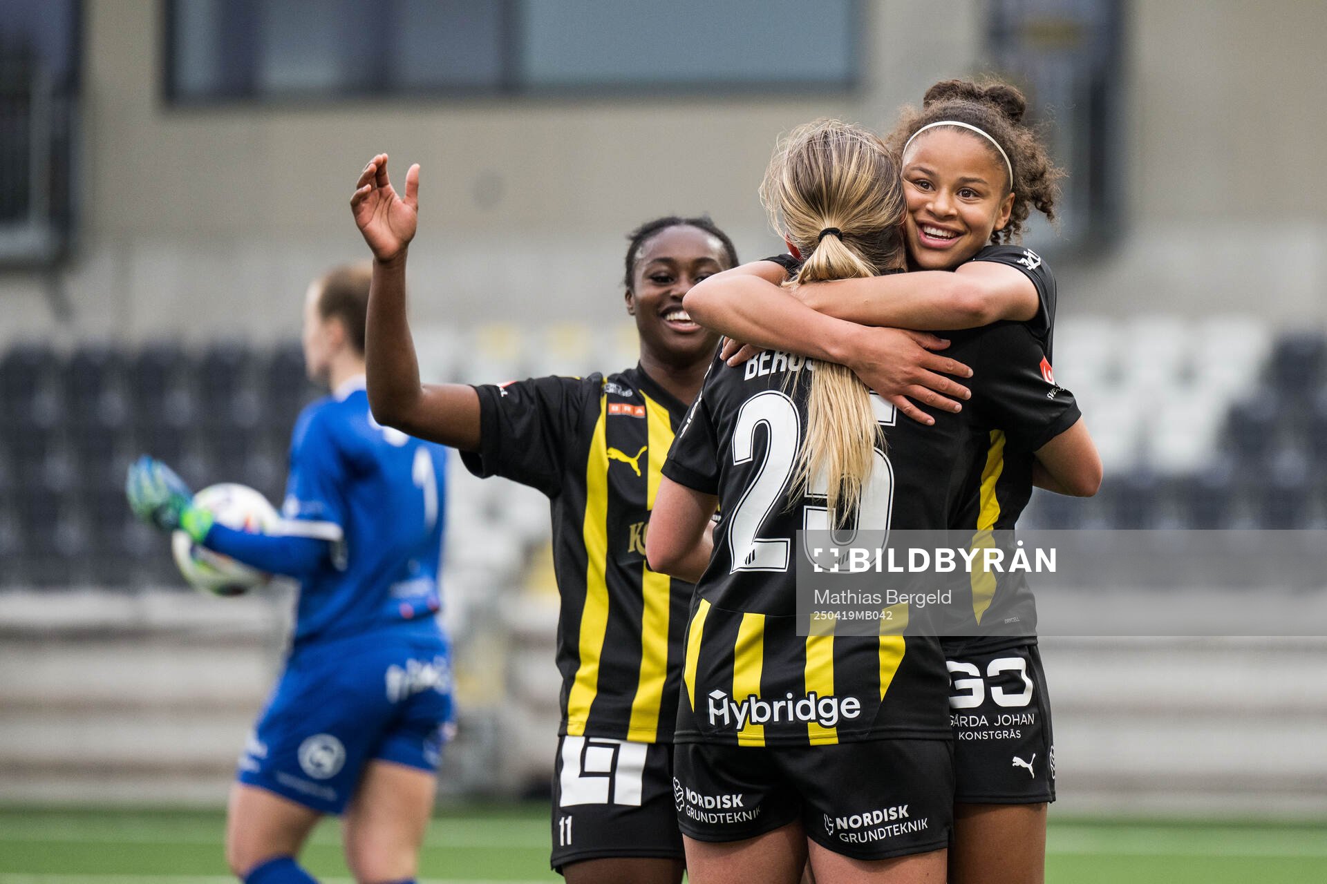 Häckens Monica Jusu Bah, Alice Bergström och Felicia