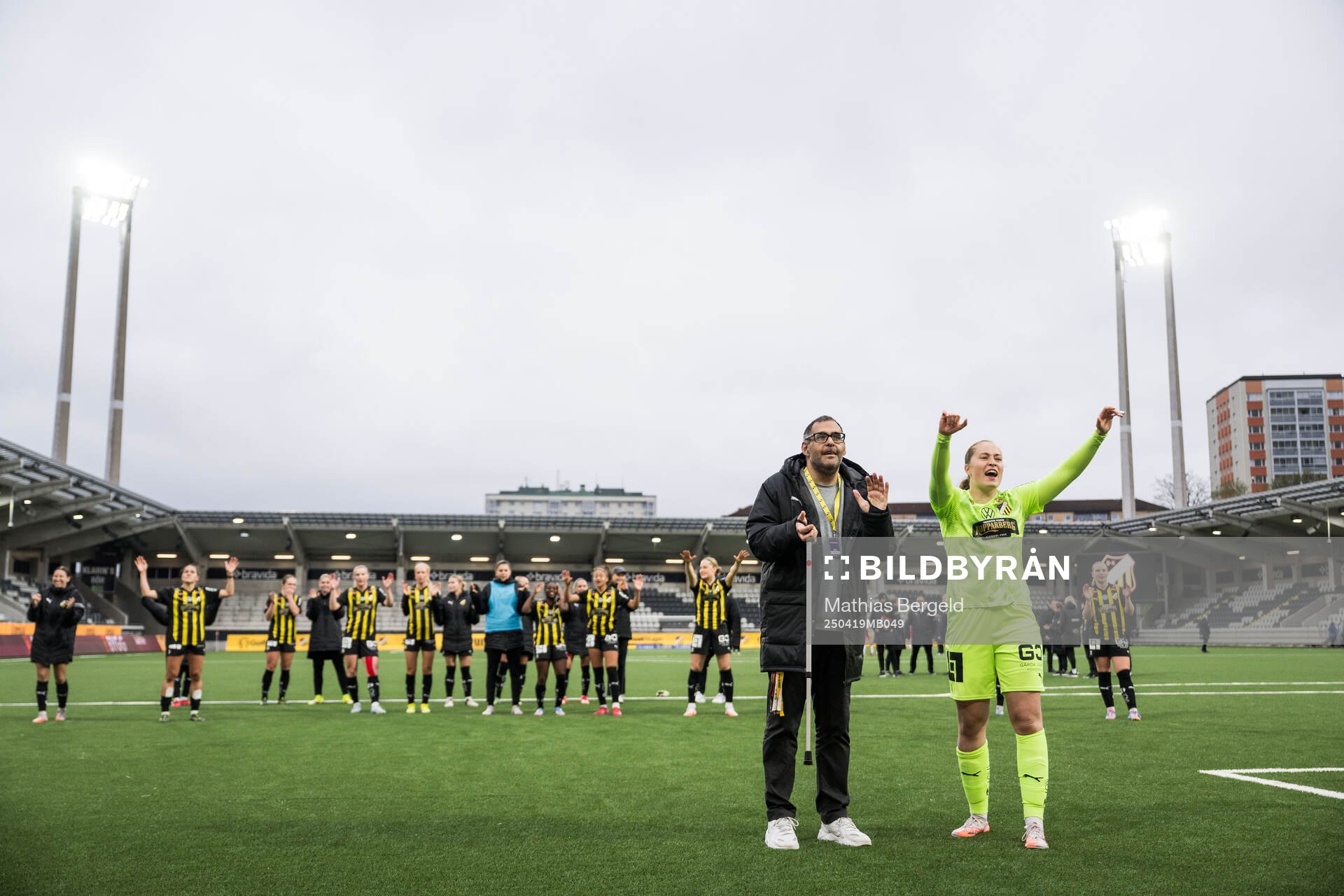 Häckens målvakt Fanney Birkisdottir jublar