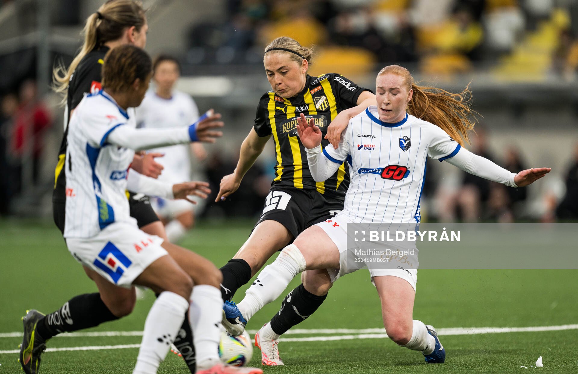Häckens Paulina Nyström och Växjö DFFs Tilde Johansson