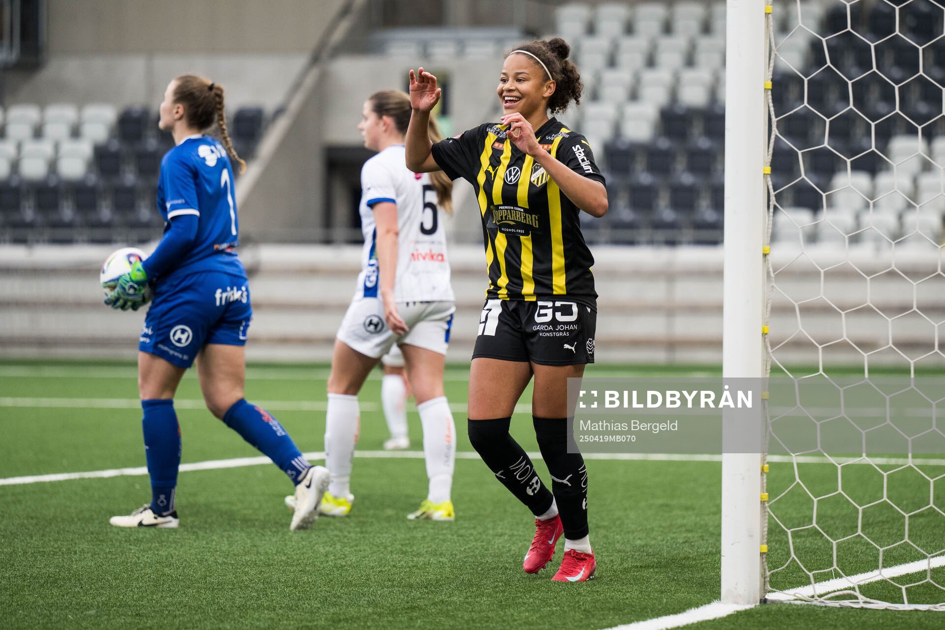 Häckens Felicia Schröder jublar