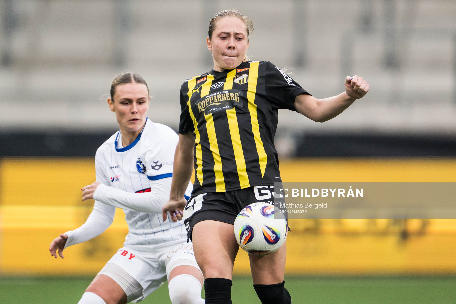 Växjö DFFs Maja Bodin och Häckens Alice Bergström