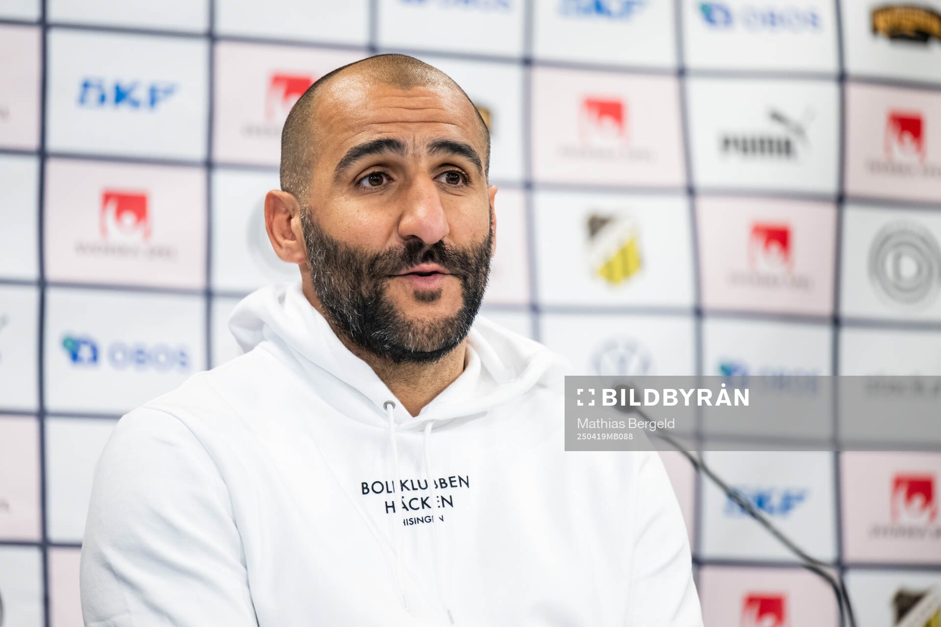 Häckens tränare Mak Lind på presskonferensen efter fotbollsmatchen i Damallsvenskan mellan Häcken och Växjö DFF den 19 april 2025 i Göteborg.