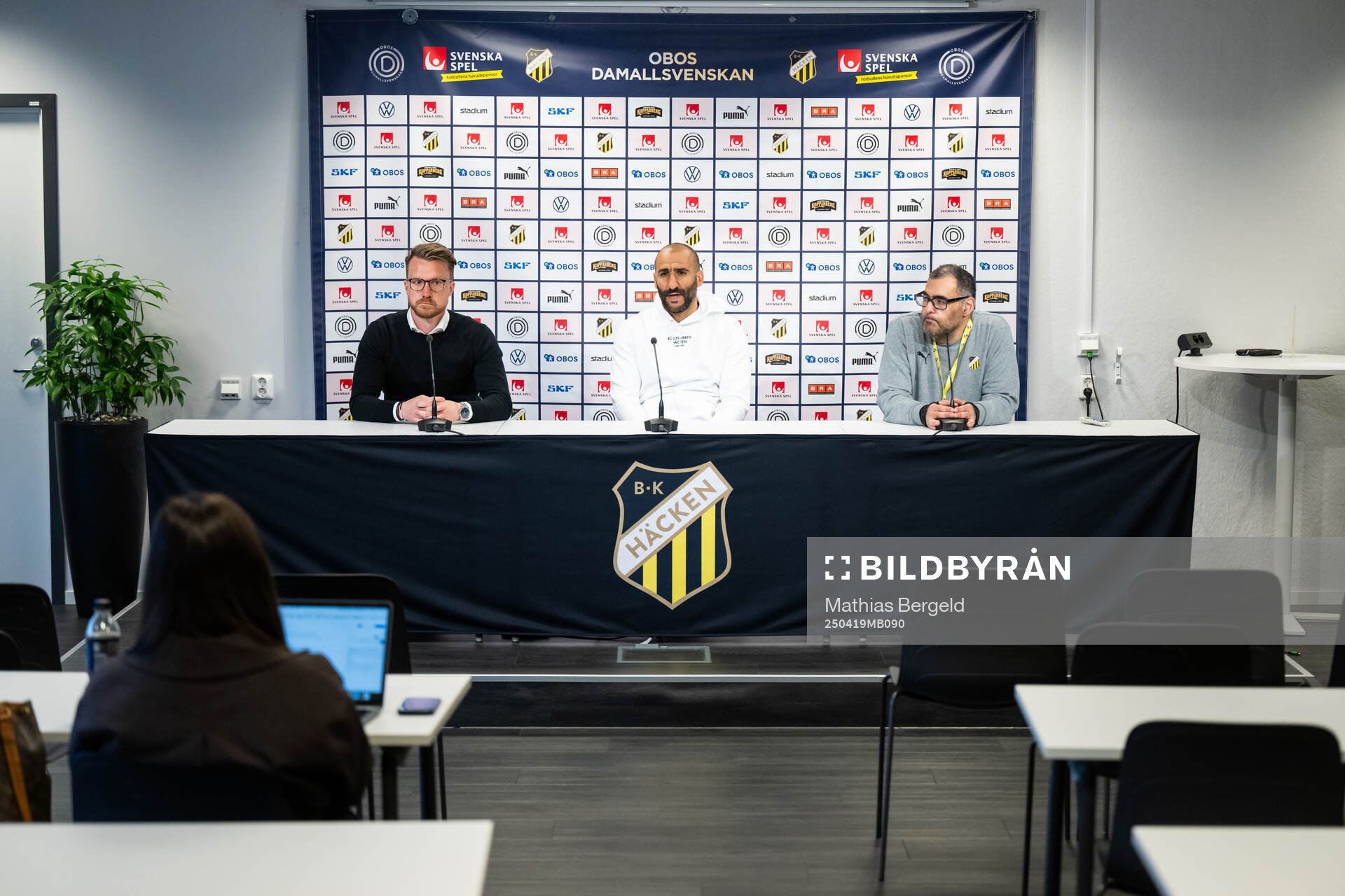 Växjö DFFs tränare Olof Unogård och Häckens tränare