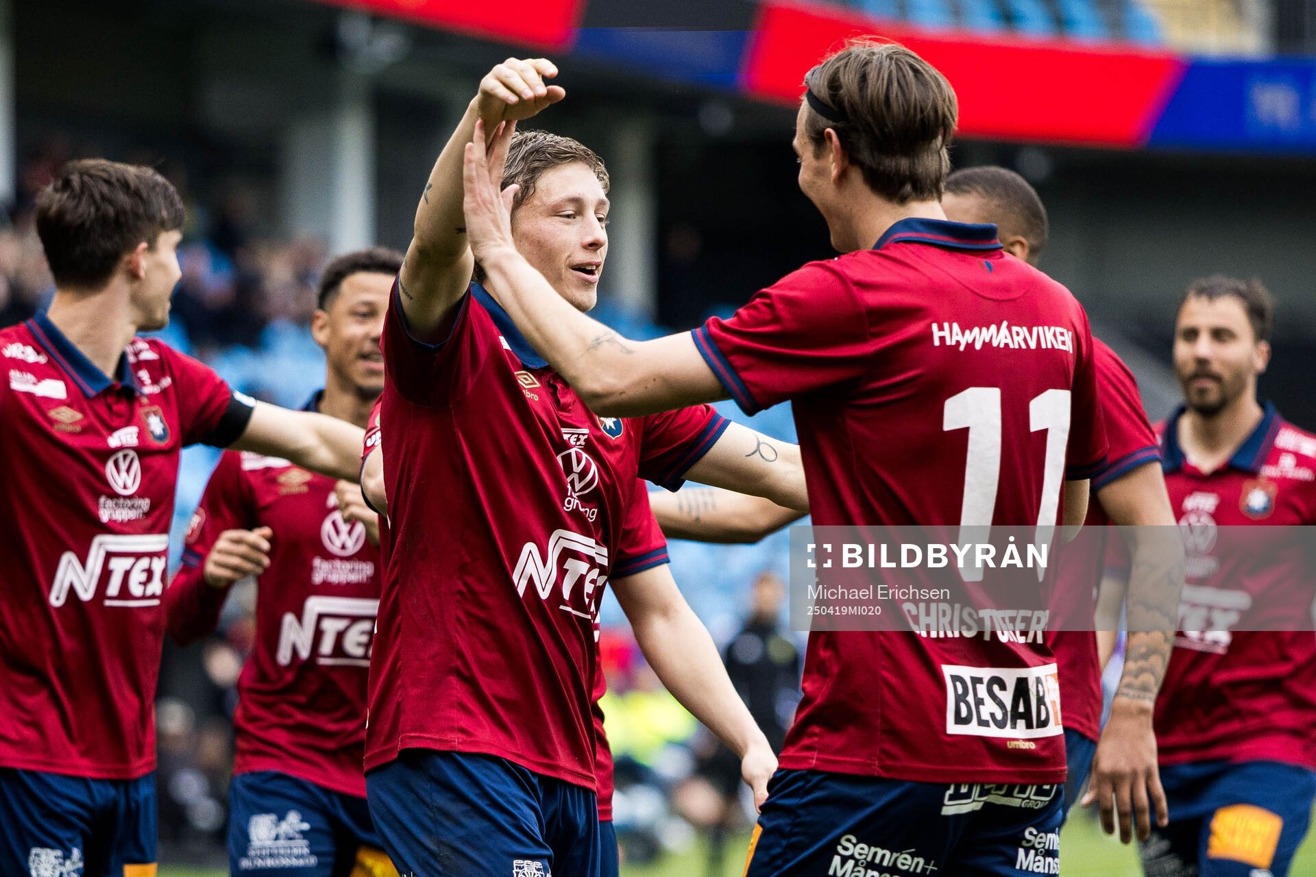 Örgrytes Anton Andreasson jublar med lagkamrater