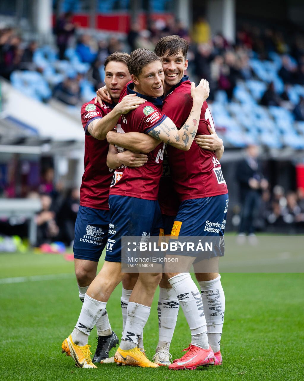 Örgrytes Anton Andreasson jublar ihop med William Svensson