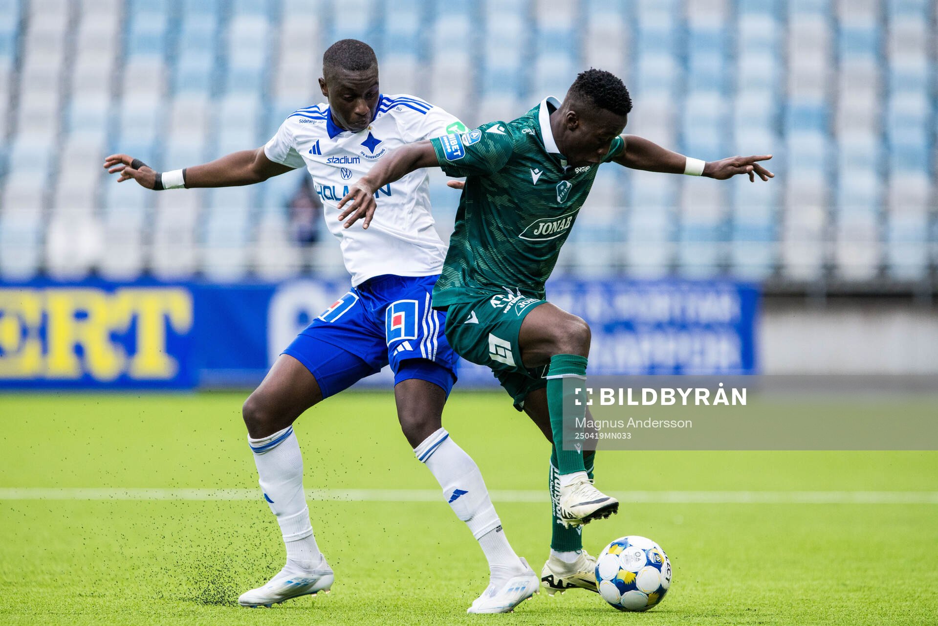 IFK Norrköpings Yahya Kalley och Halmstads Naeem Mohammed