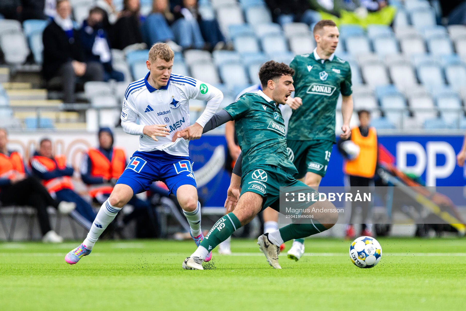 IFK Norrköpings Sebastian Vinther Jørgensen och Halmstads