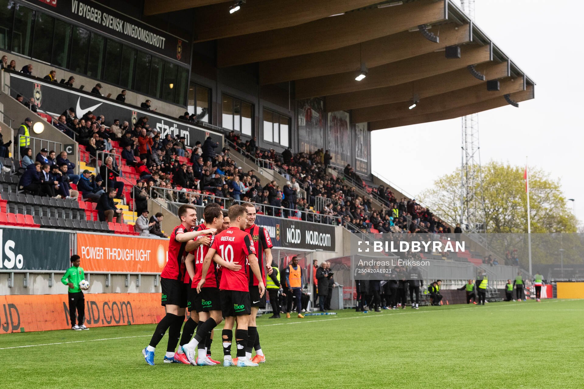 Brommapojkarnas spelare jublar