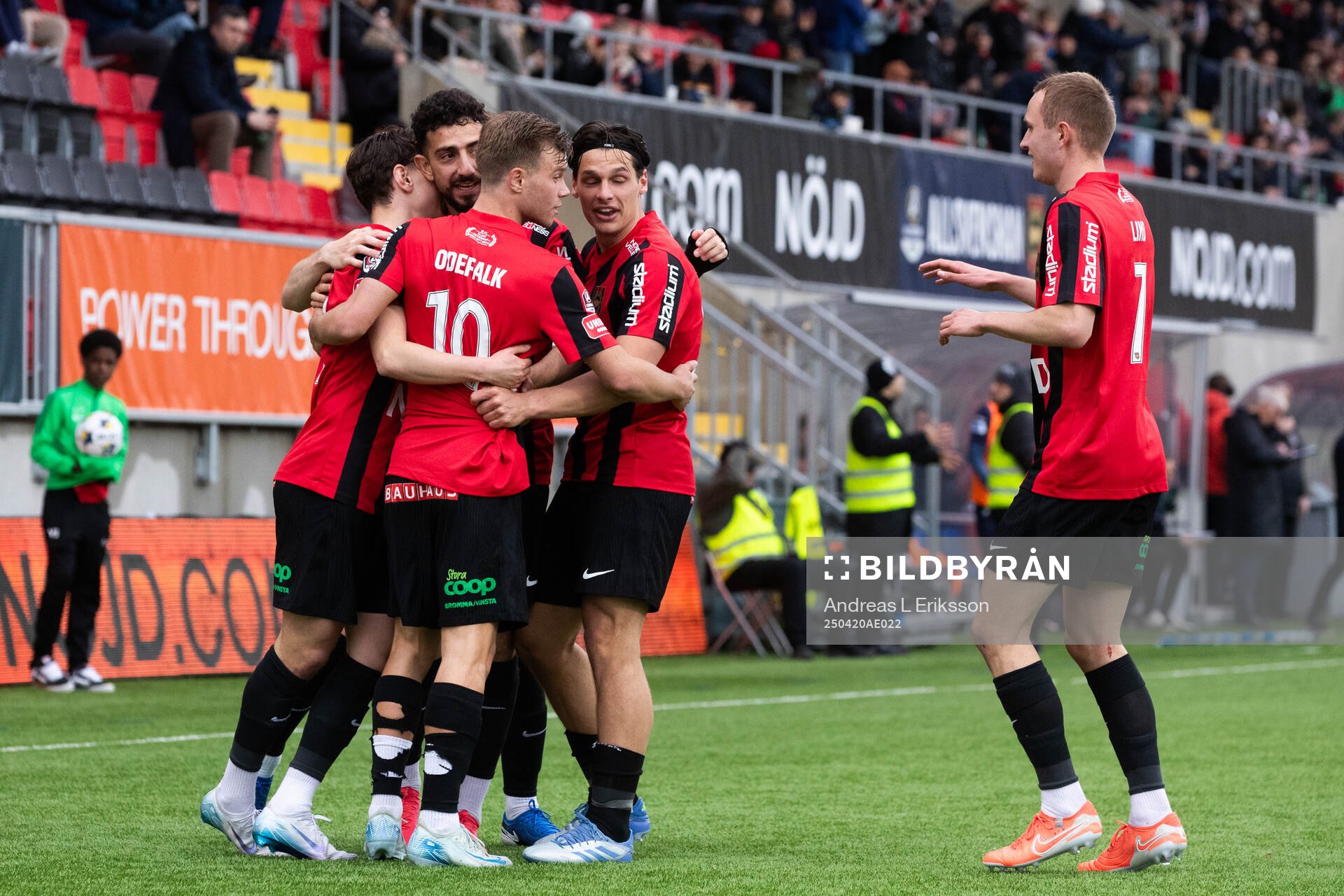 Brommapojkarnas spelare jublar