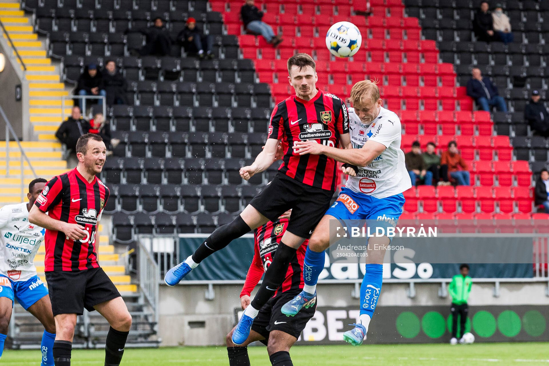 Brommapojkarnas Alex Timossi Andersson och Värnamos Johan
