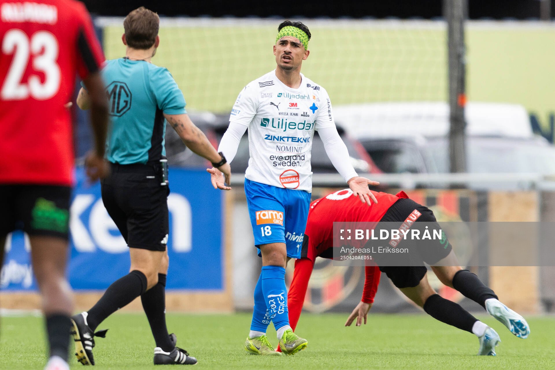 Värnamos Mohammad Alsalkhadi reagerar på domare
