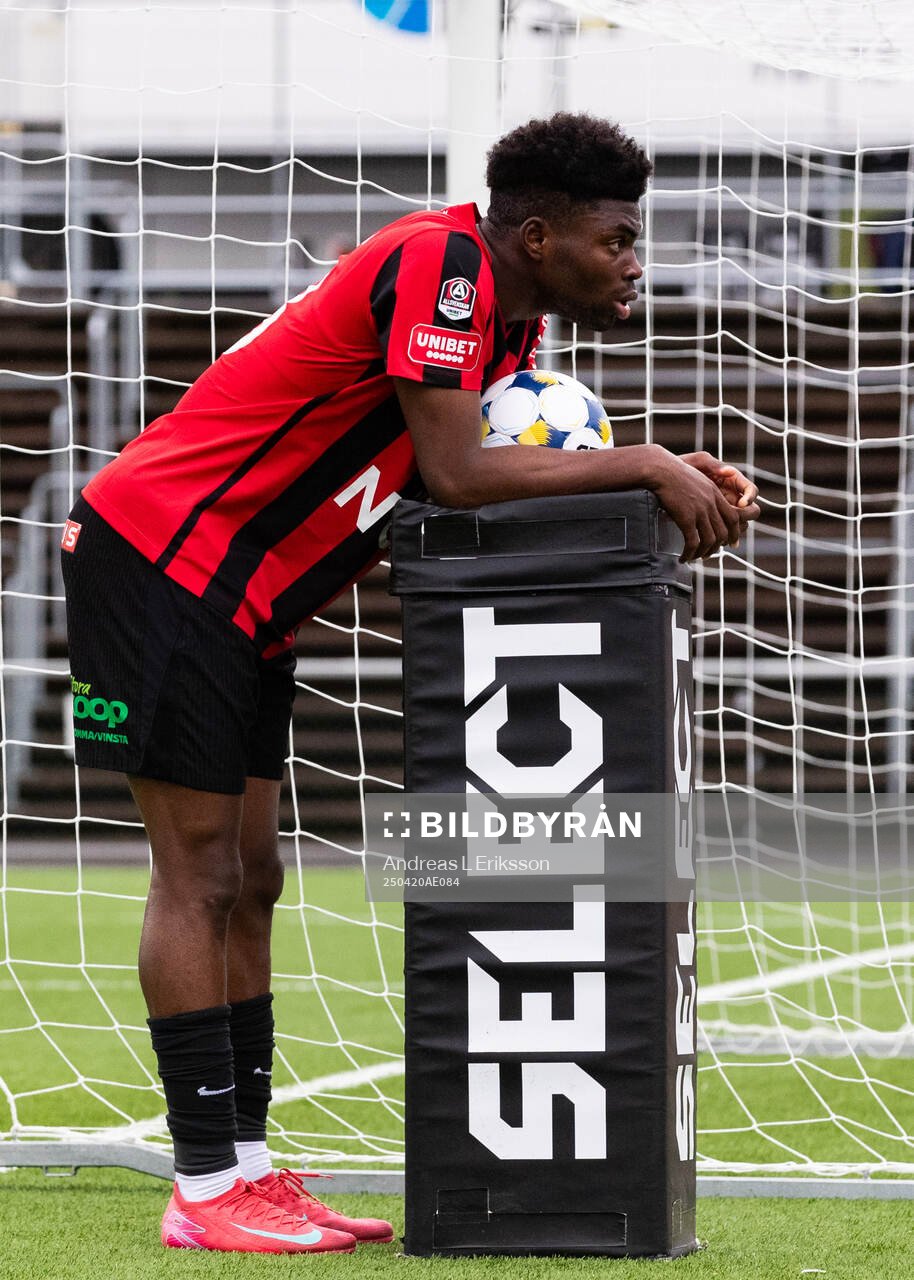 Brommapojkarnas Ezekiel Alladoh deppar