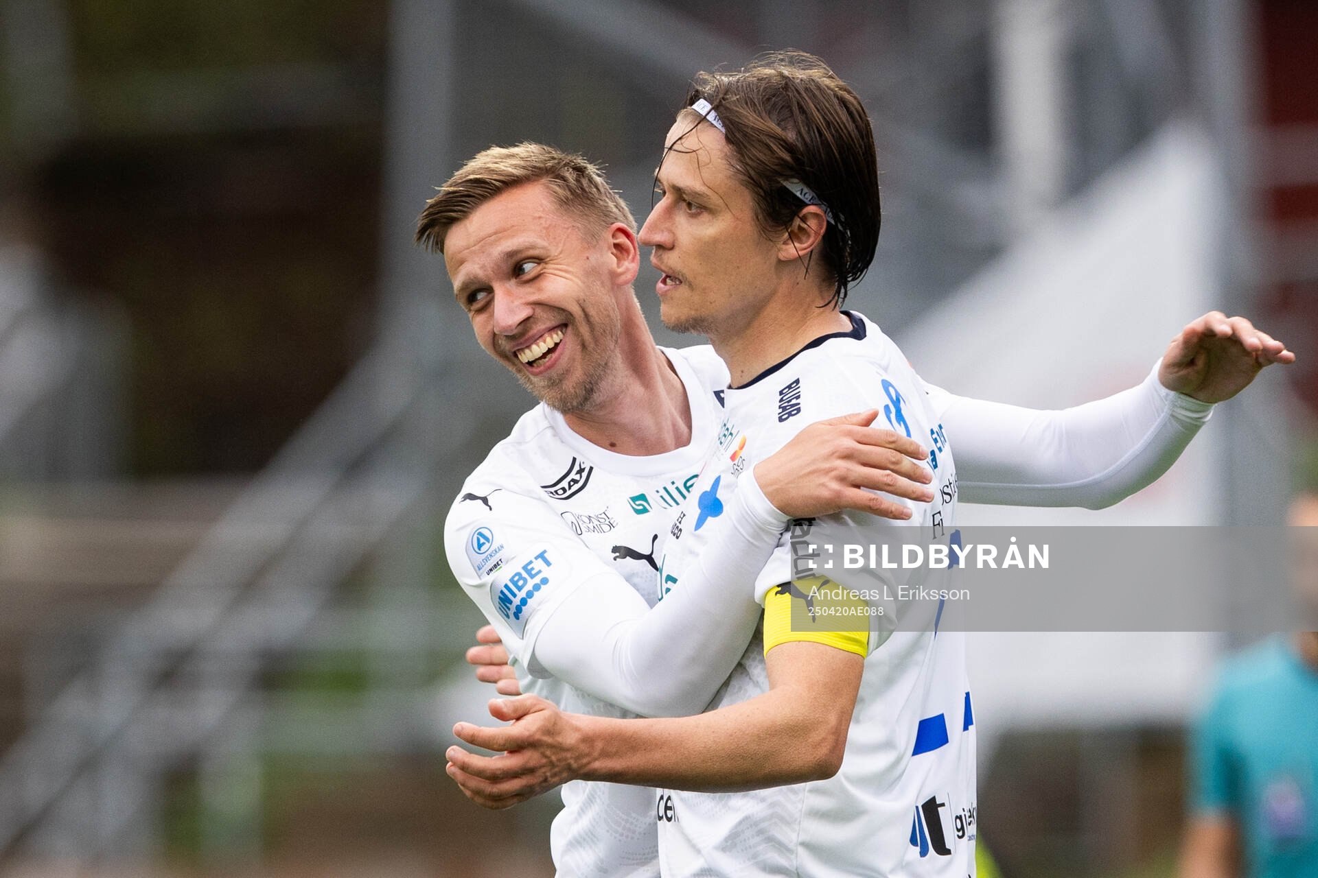 Värnamos Albin Lohikangas jublar tillsmmans med Simon Thern