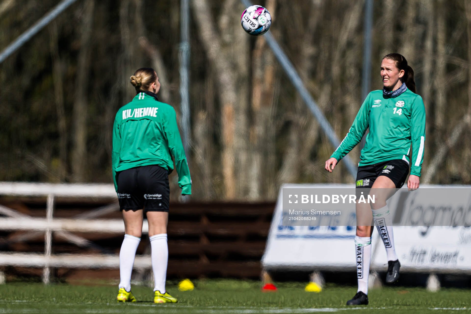 Sigrid Bloch-Hansen of KIL/Hemne warms up ahead of the 1. division football match between KIL/Hemne and HamKam on April 20, 2025 in Kyrksæterøra.
