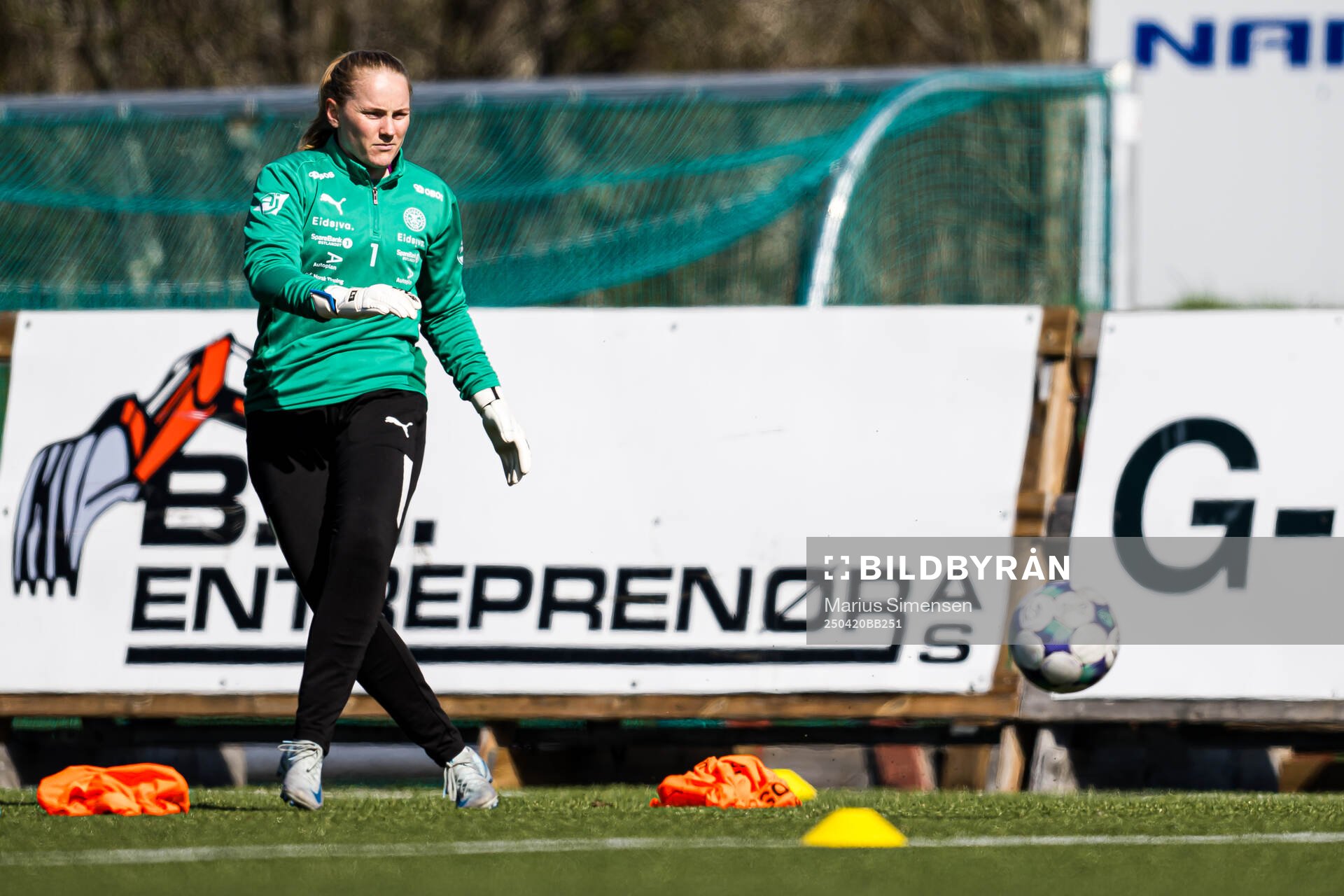Beate Bakken Engeli of HamKam warms up