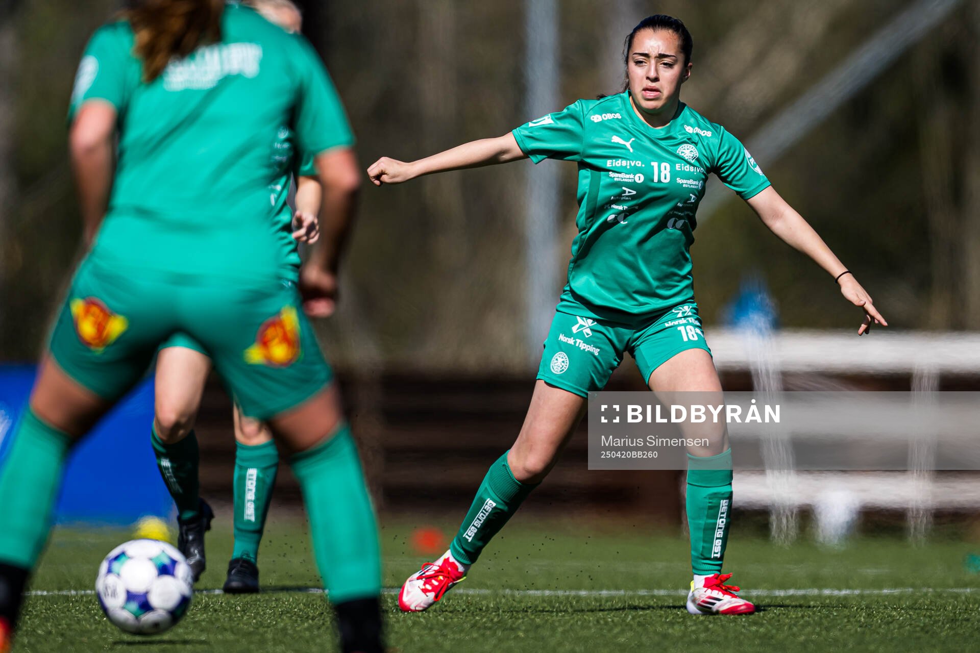 Mariela Papadopoulou Bingen of HamKam warms up