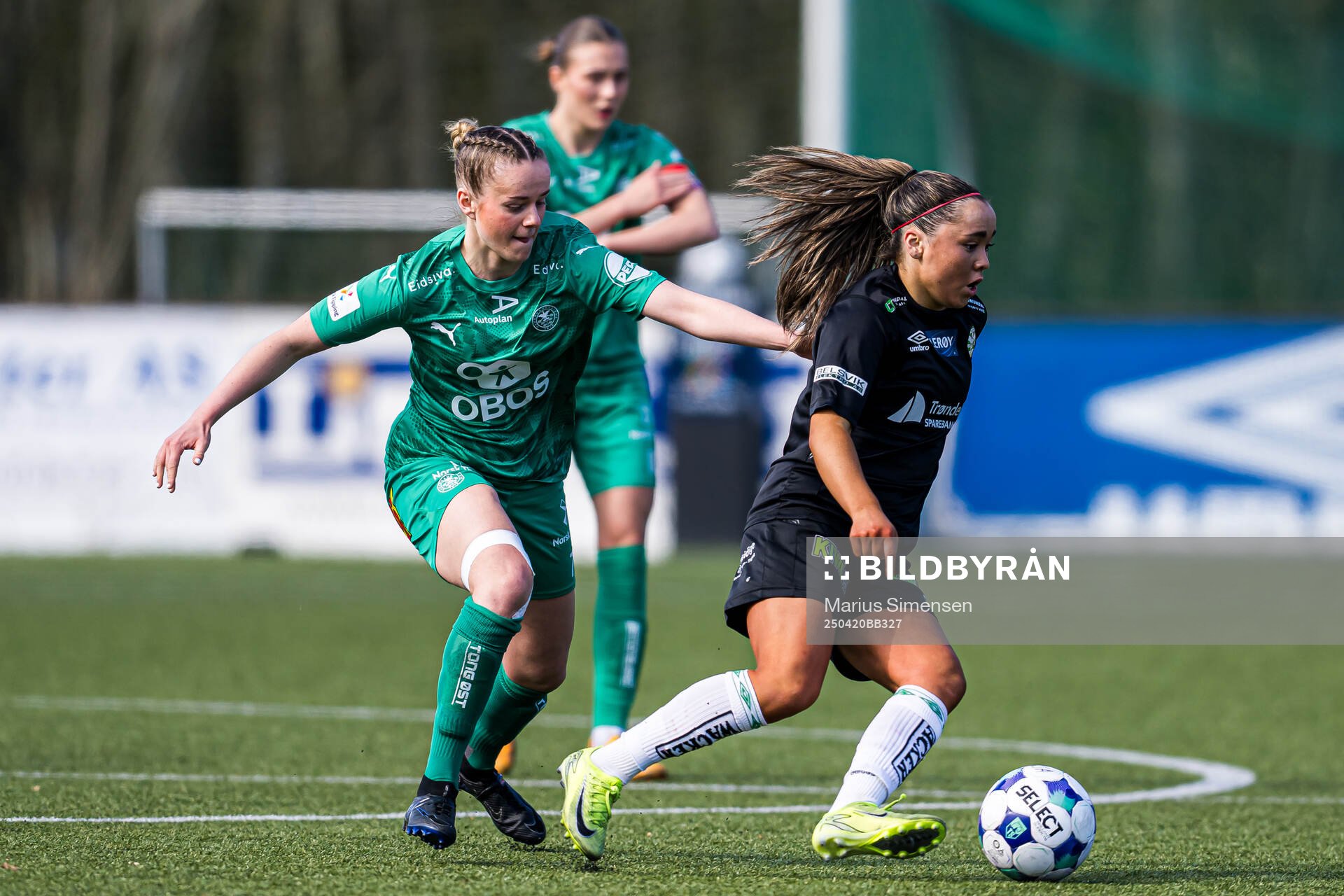 Nathalie Rønquist Jørgensen of HamKam and Elin Andrea Flatø Golmen of KIL/Hemne during the 1. division football match between KIL/Hemne and HamKam on April 20, 2025 in Kyrksæterøra.