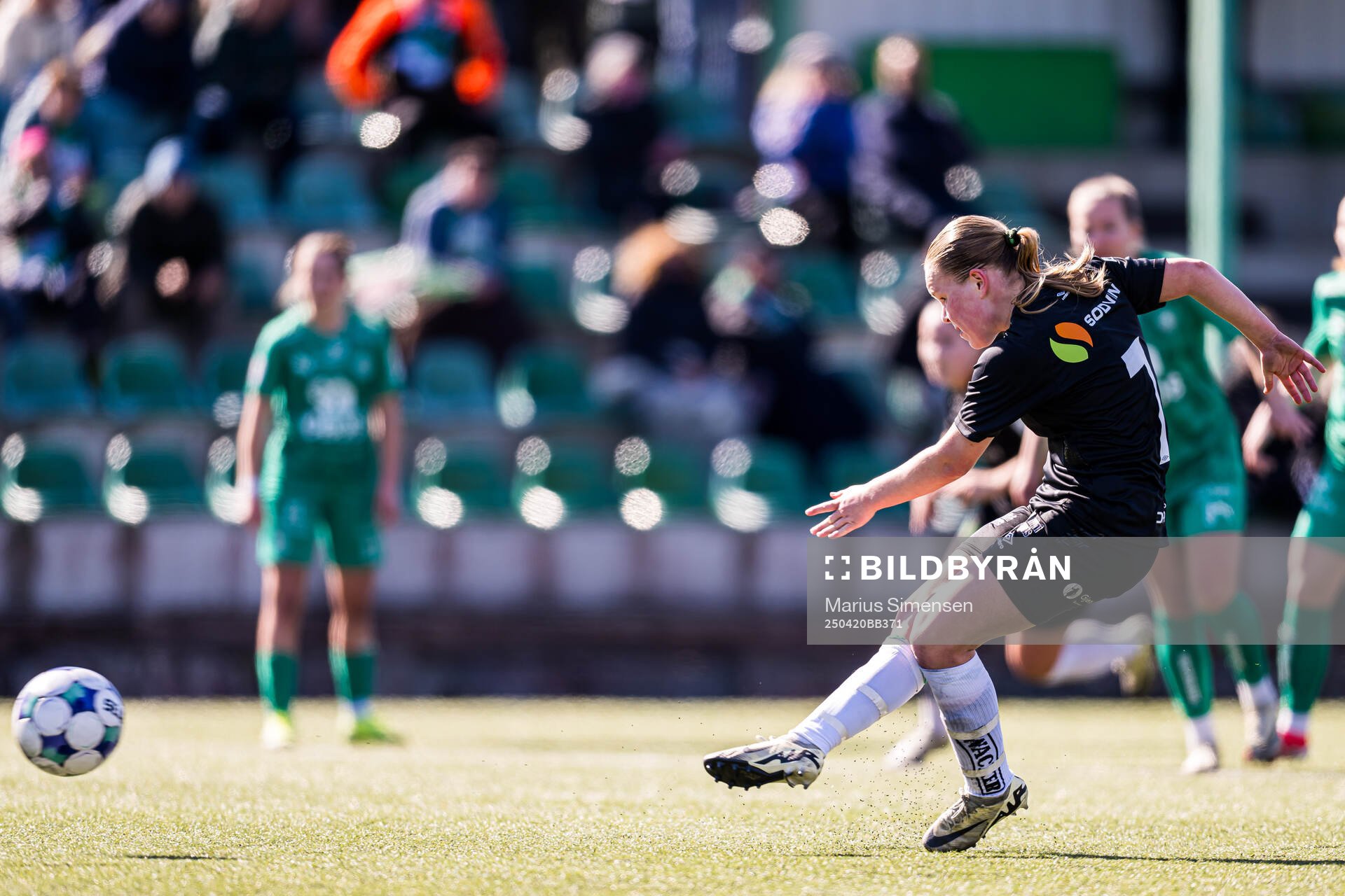 Thea Grønbech Selnes of KIL/Hemne scores the 2-1 goal