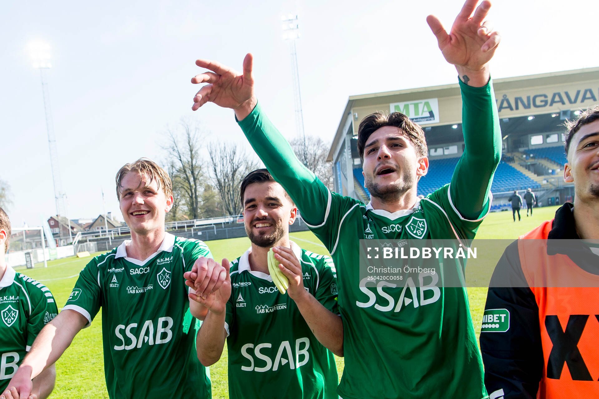 Brages spelare jublar