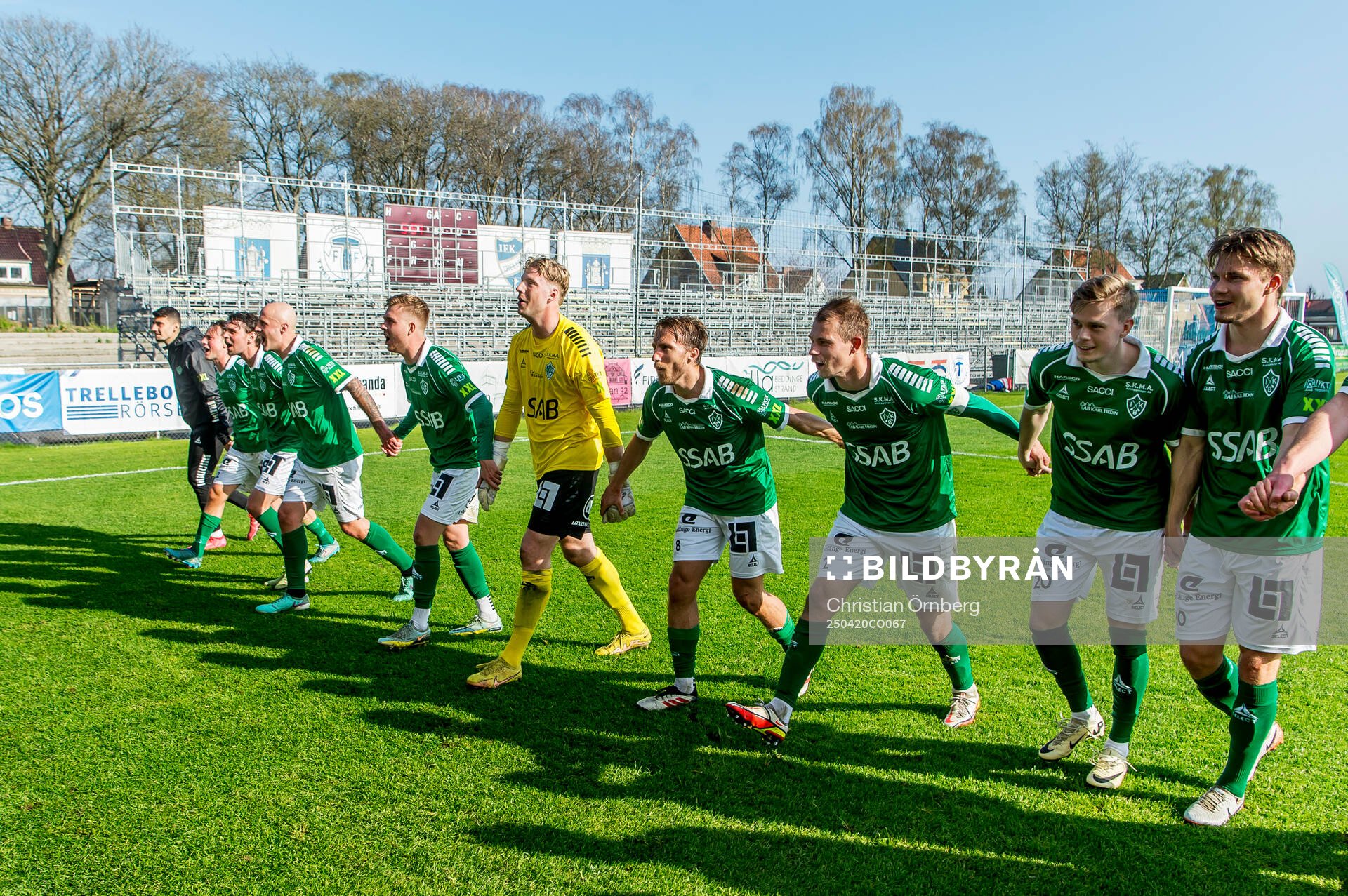 Brages spelare jublar efter fotbollsmatchen i Superettan mellan Trelleborg och Brage den 20 april 2025 i Trelleborg. 