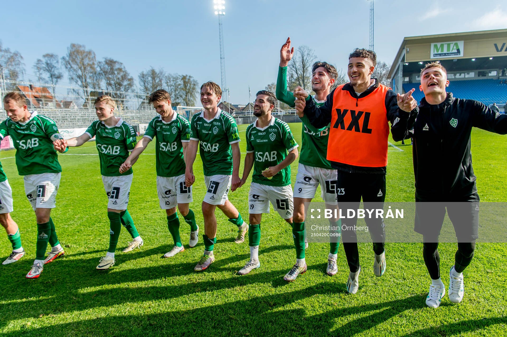 Brages spelare jublar