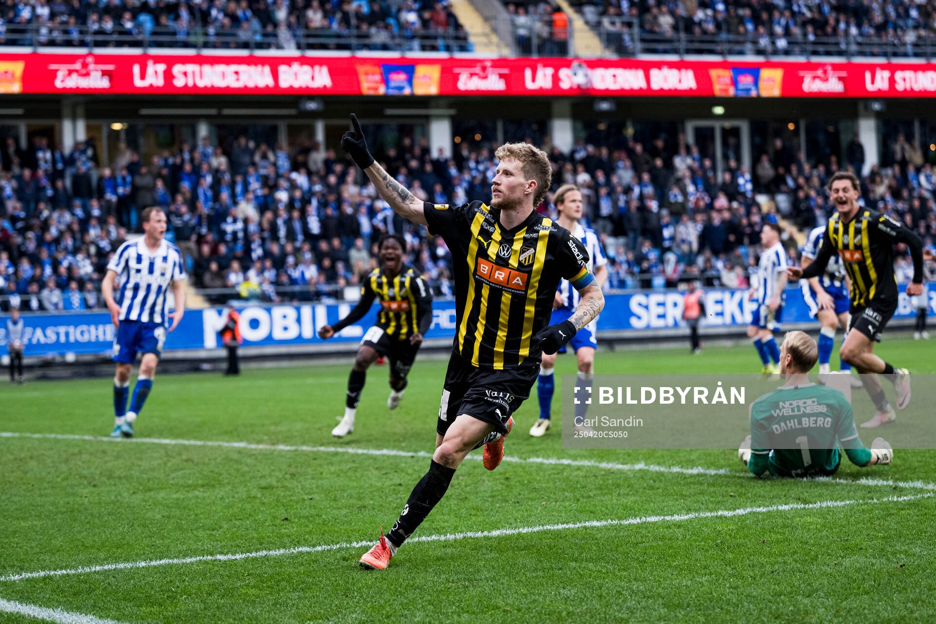 Häckens Simon Gustafson jublar