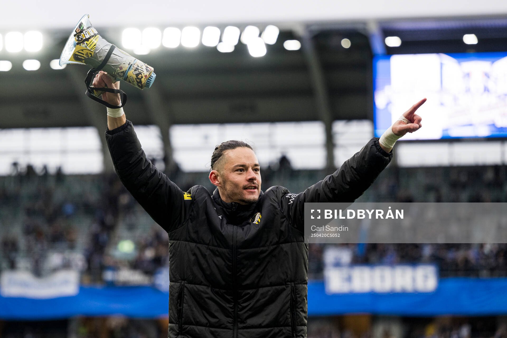 Häckens Amor Layouni jublar